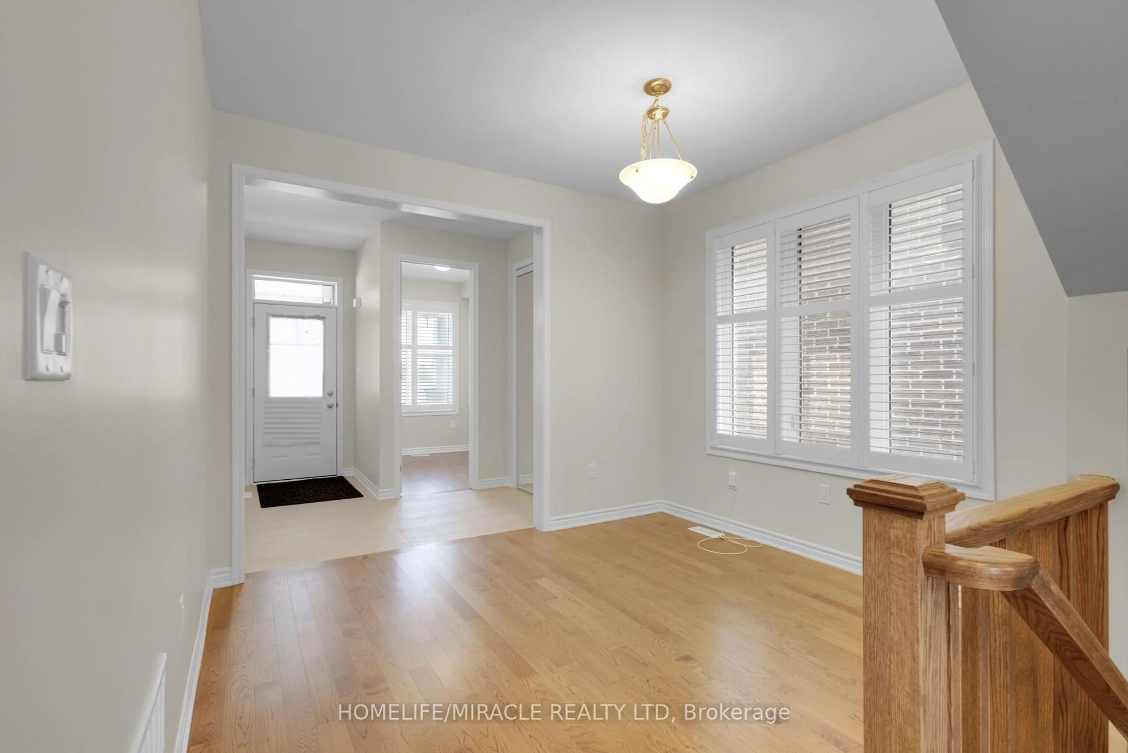 Indoor entryway for 1433 Kerrydale Ave, Pickering Ontario L1X 0M9