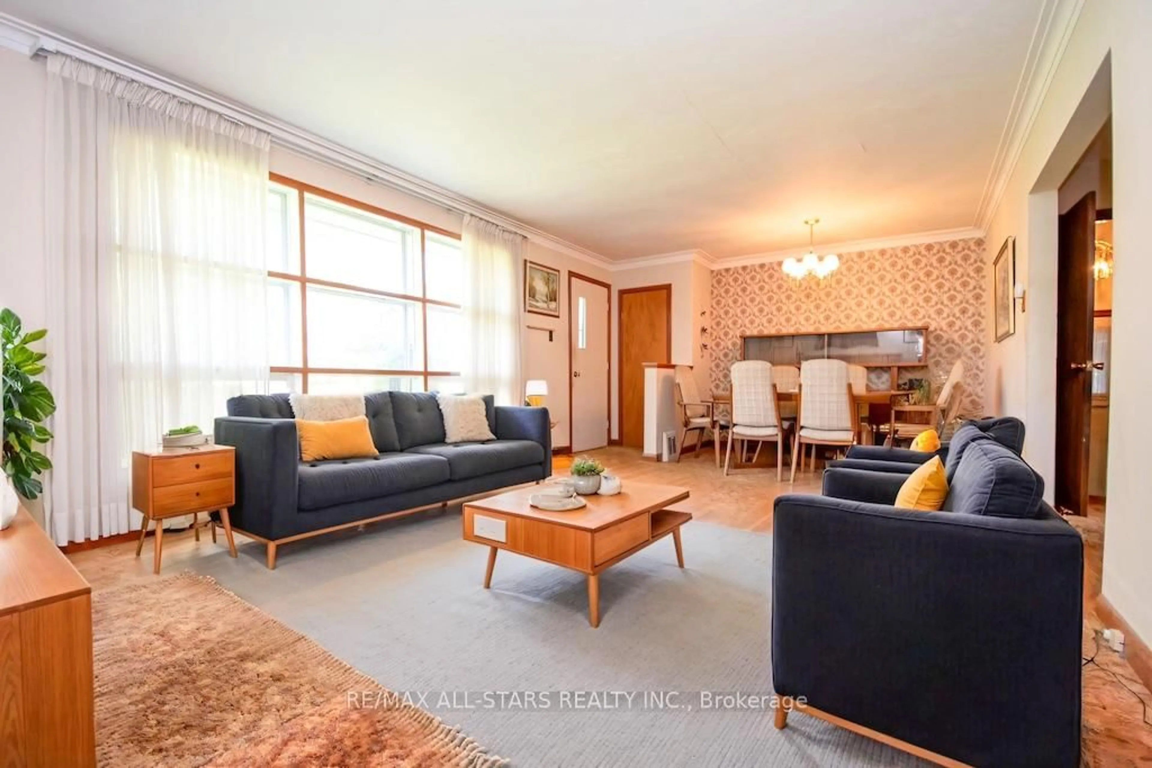 Living room with furniture, unknown for 59 Queens Rd, Whitby Ontario L1P 1K4