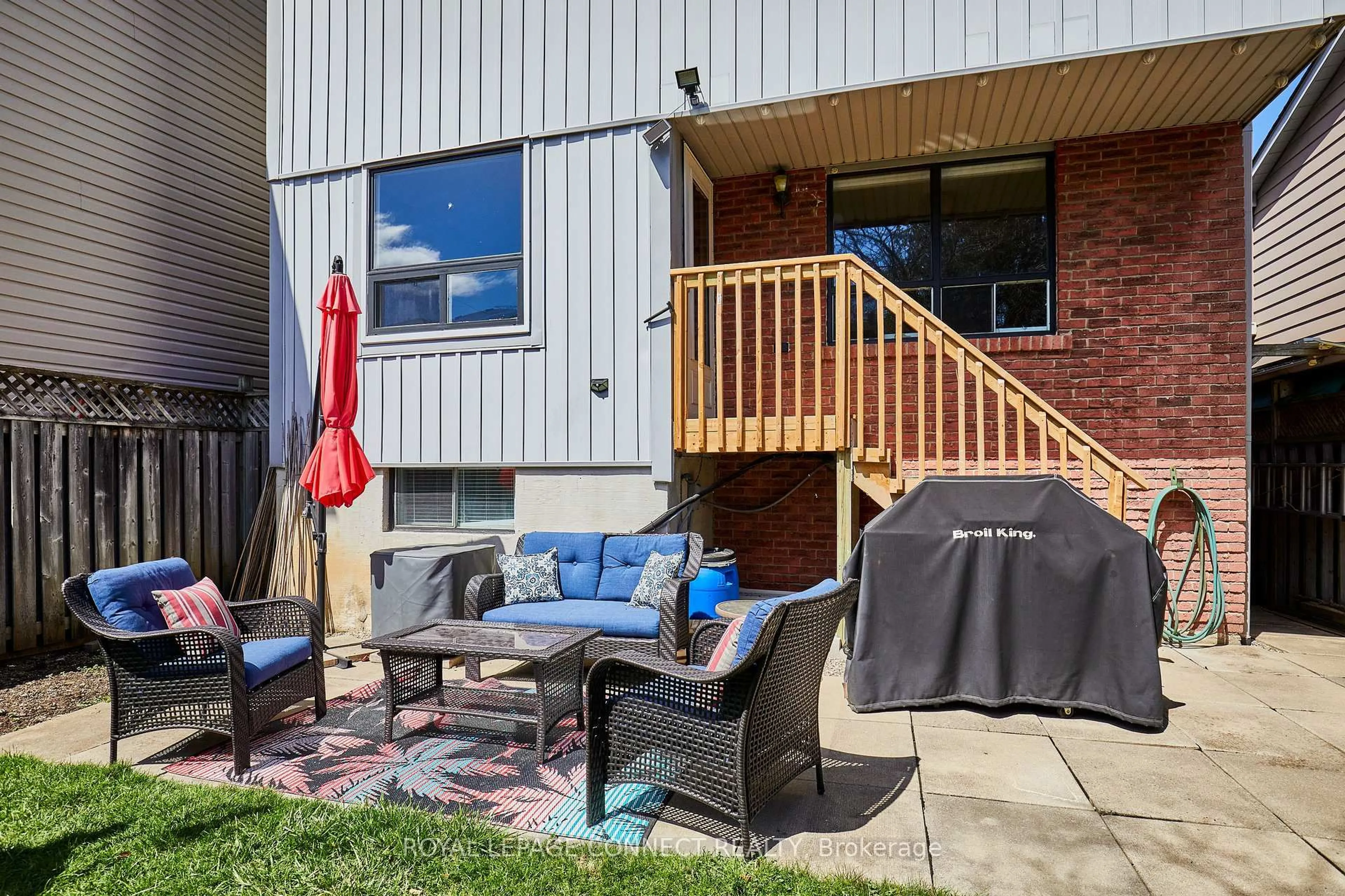 Patio, unknown for 1583 Alwin Circ, Pickering Ontario L1V 2W1