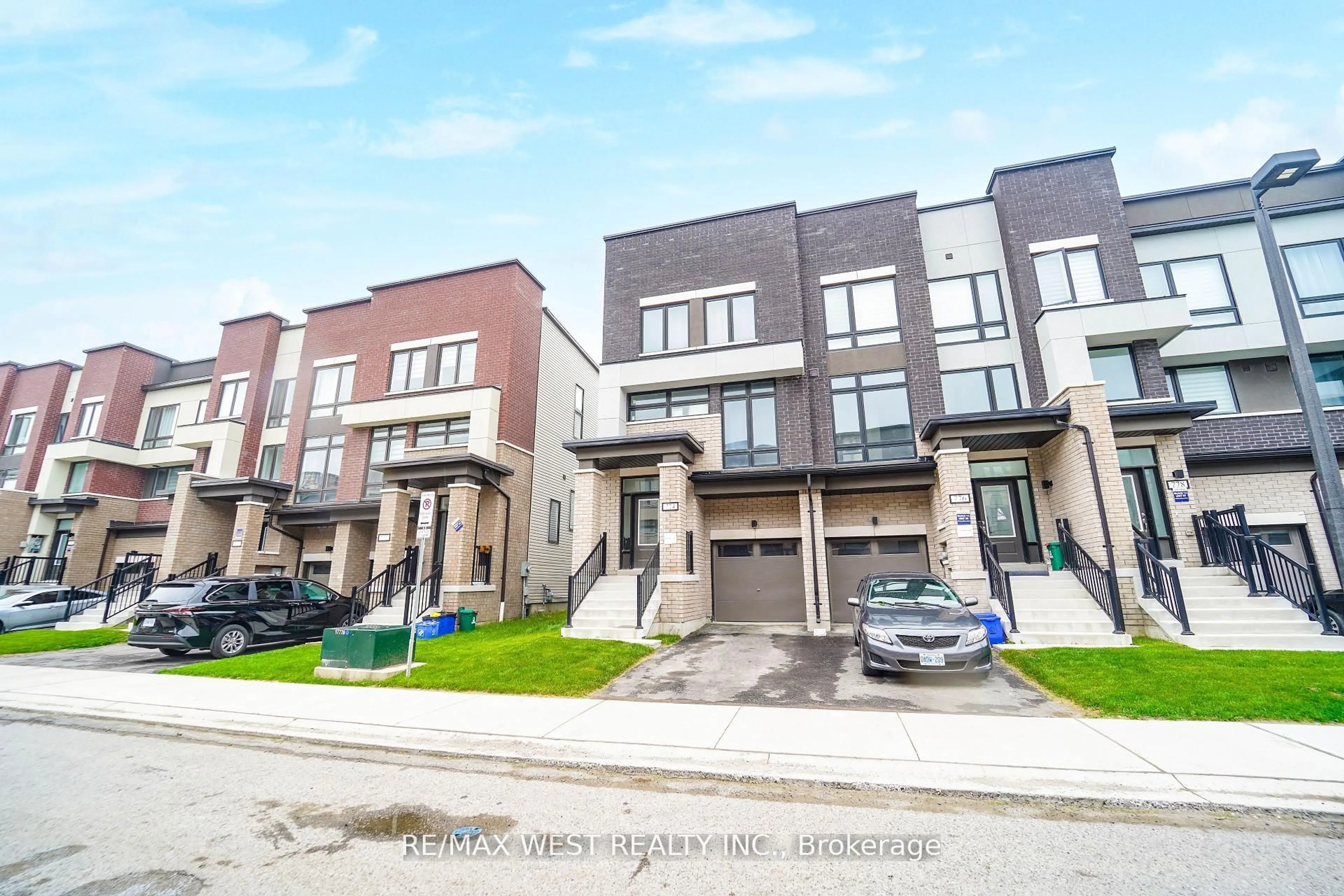 Unknown for 774 Heathrow Path, Oshawa Ontario L1K 3G4