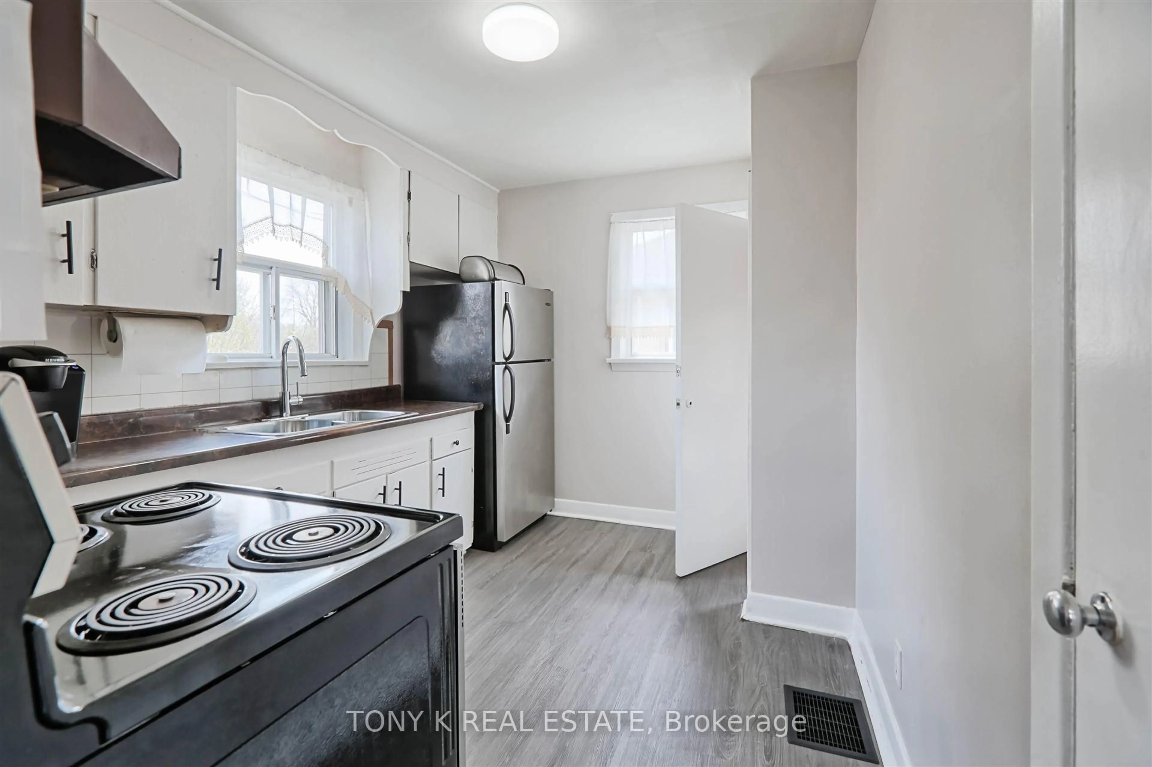 Standard kitchen, unknown for 43 Boem Ave, Toronto Ontario M1R 3T2