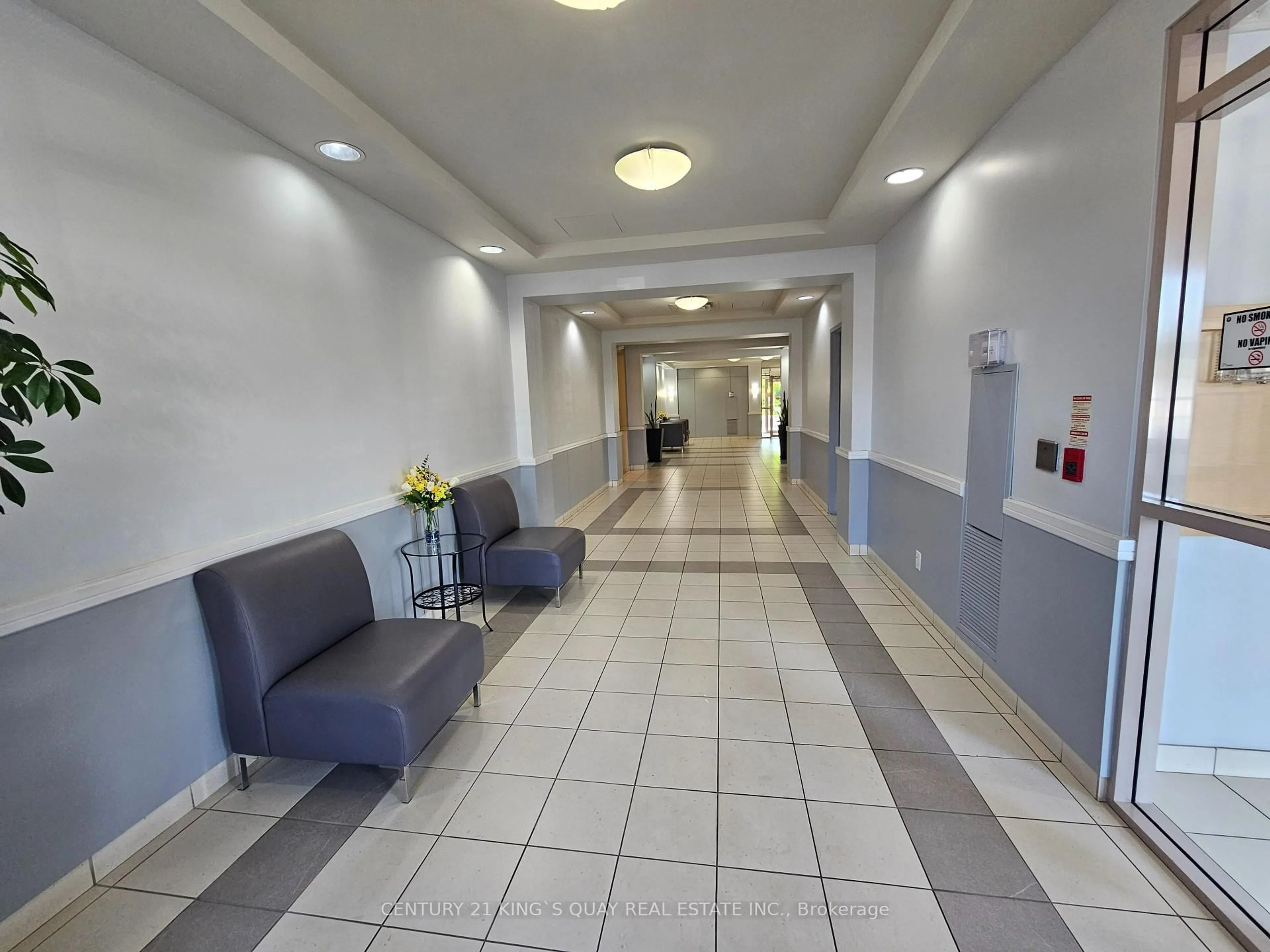 Indoor foyer for 3650 Kingston Rd #826, Toronto Ontario M1M 3X9