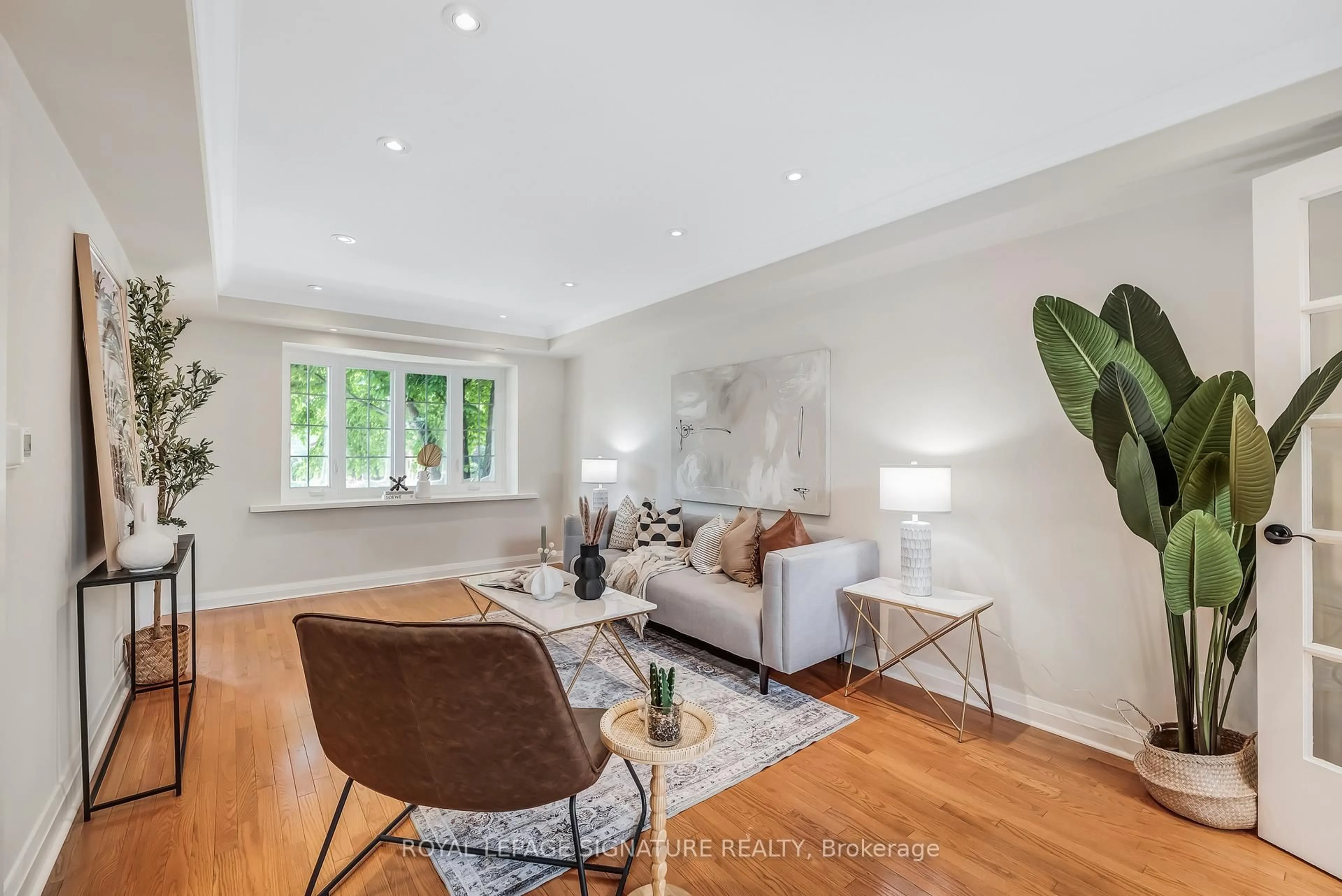 Living room with furniture, wood/laminate floor for 15 Ashall Blvd, Toronto Ontario M4B 3C2