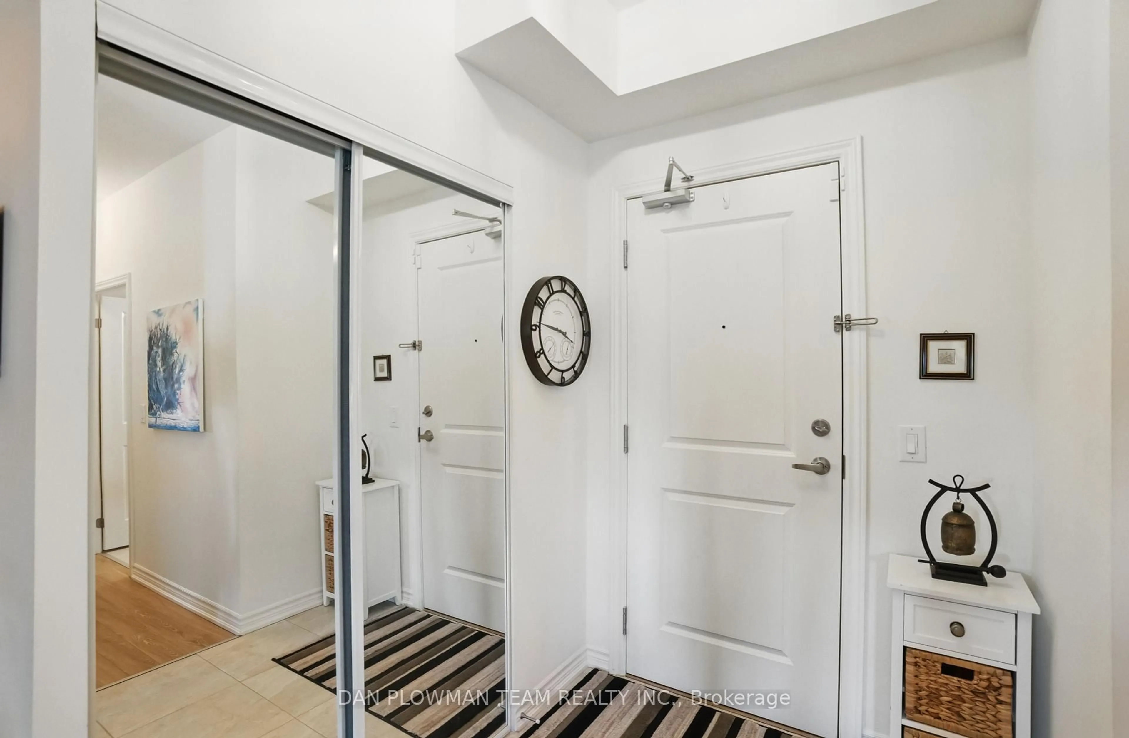 Indoor entryway for 70 Shipway Ave #405, Clarington Ontario L1B 0V7