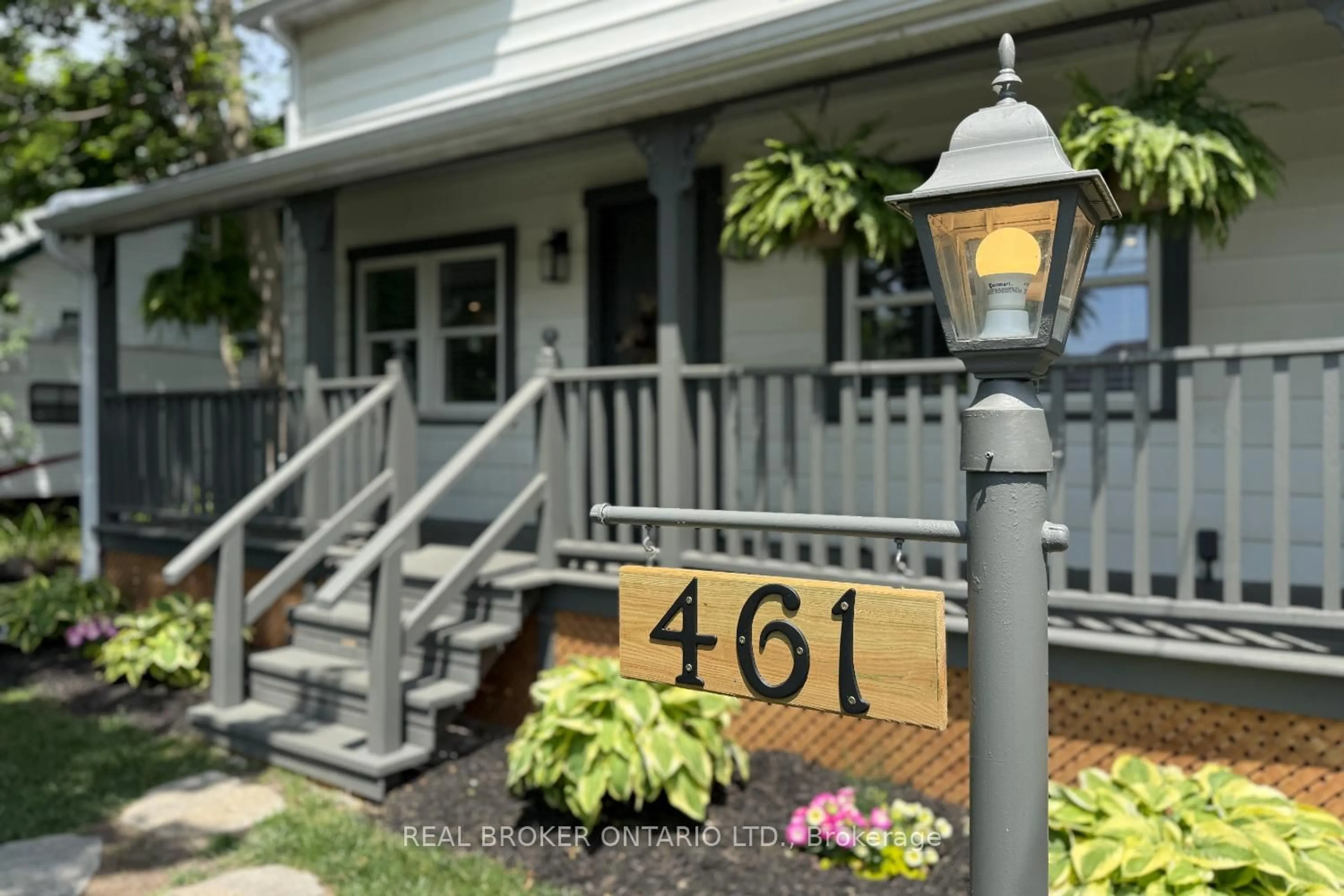 Indoor entryway for 461 Townline Rd, Clarington Ontario L1E 2J4