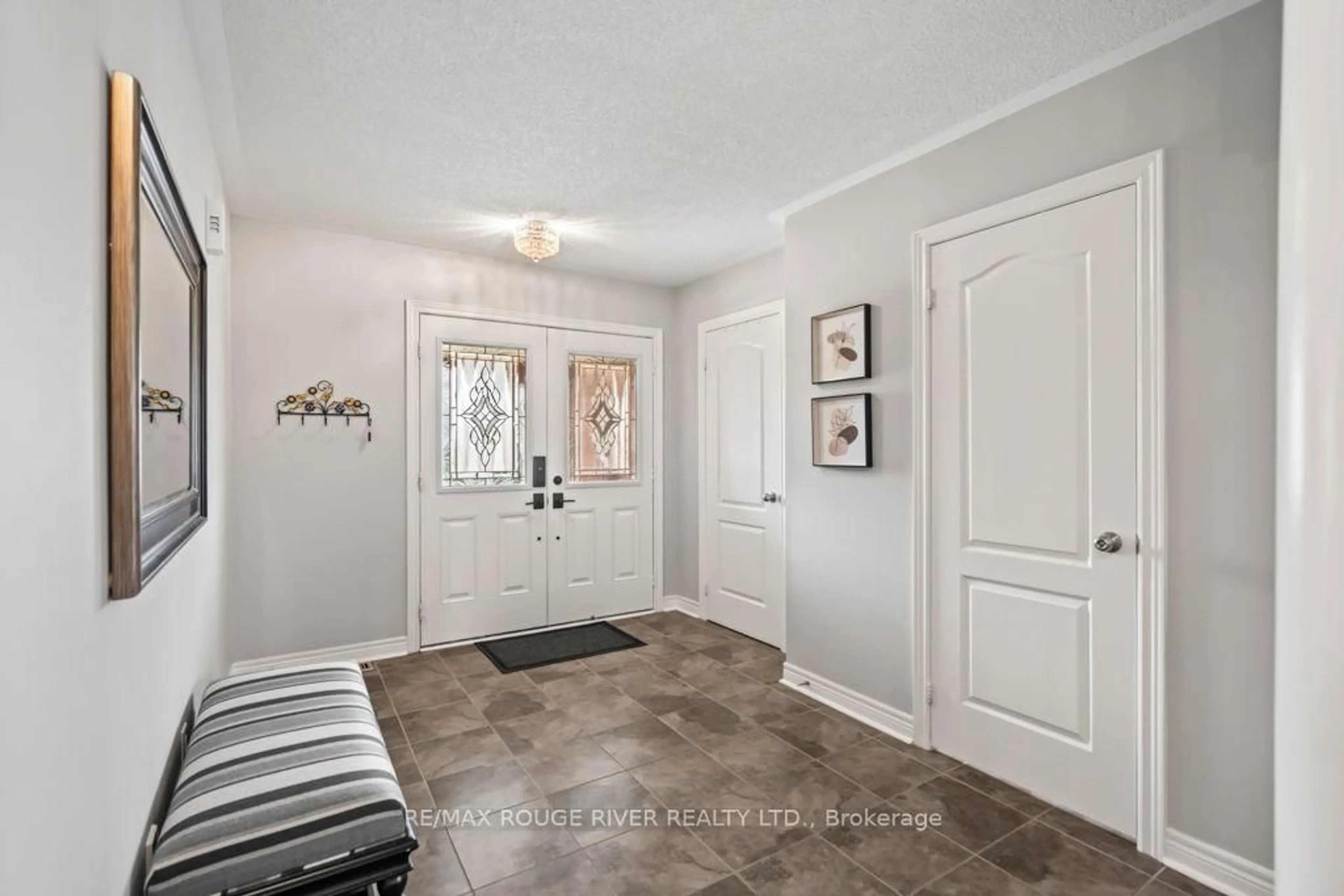 Indoor entryway for 1366 Harlstone Cres, Oshawa Ontario L1K 0N4