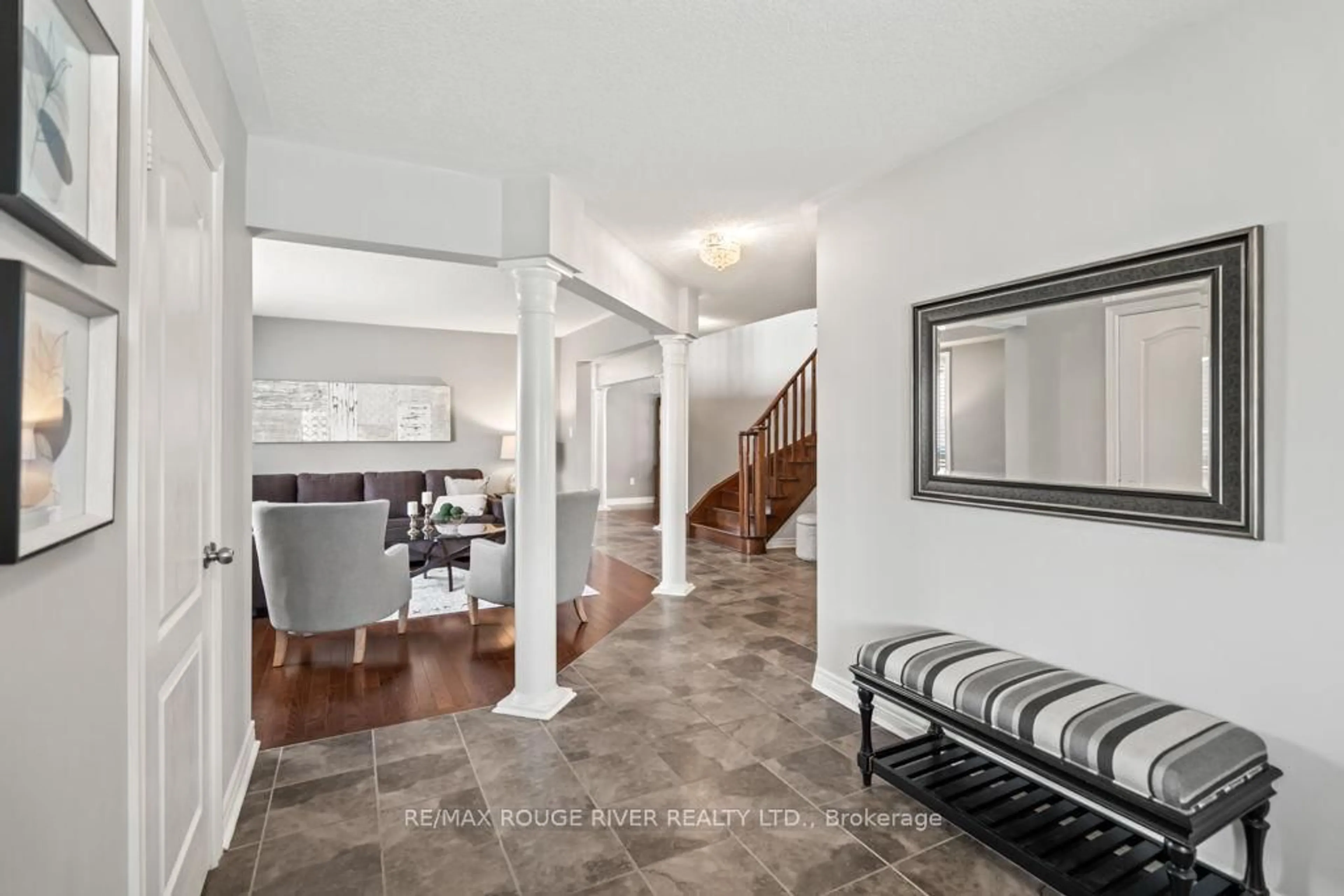 Indoor entryway for 1366 Harlstone Cres, Oshawa Ontario L1K 0N4