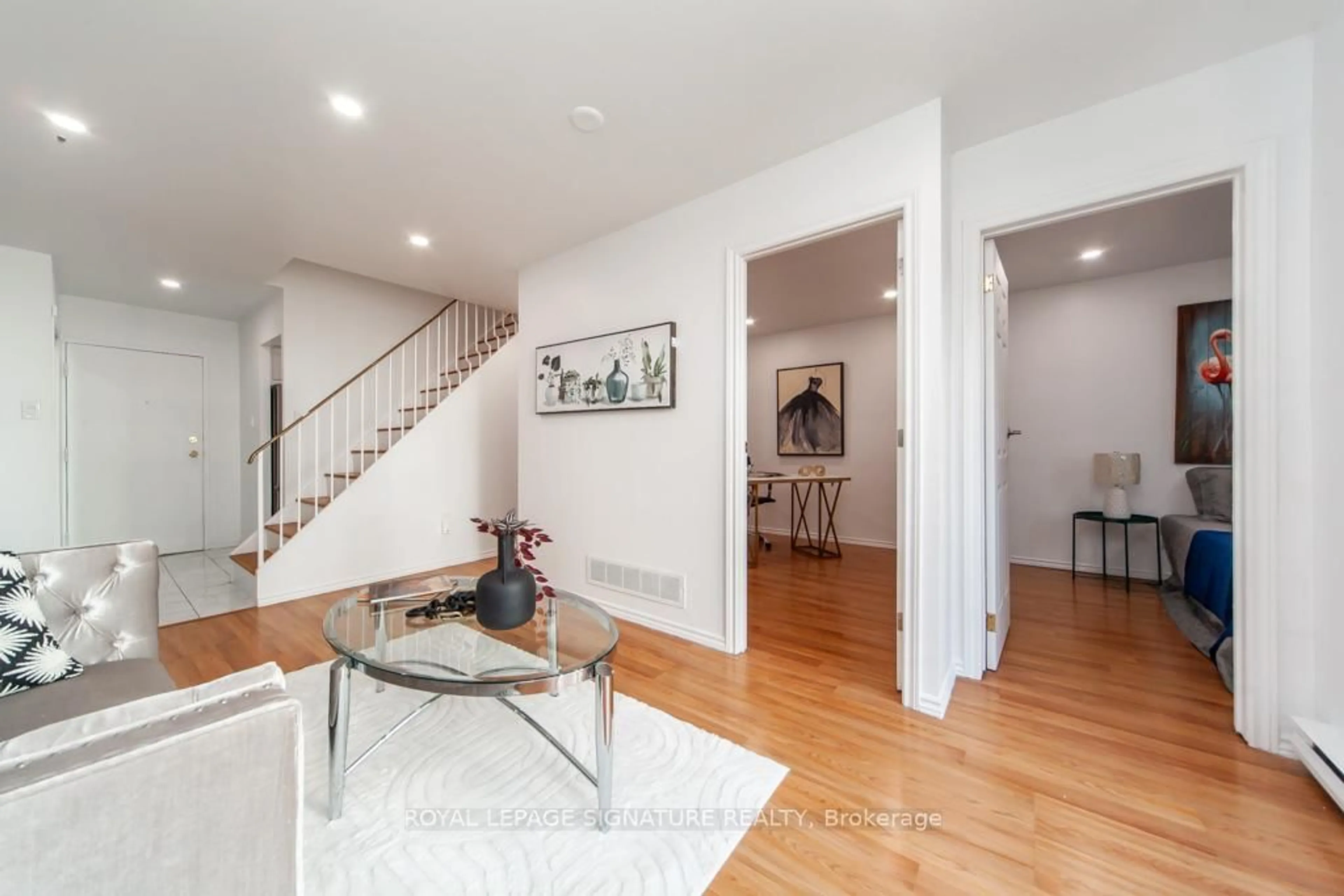Indoor entryway for 100 Mornelle Crt #2073, Toronto Ontario M1E 4X2