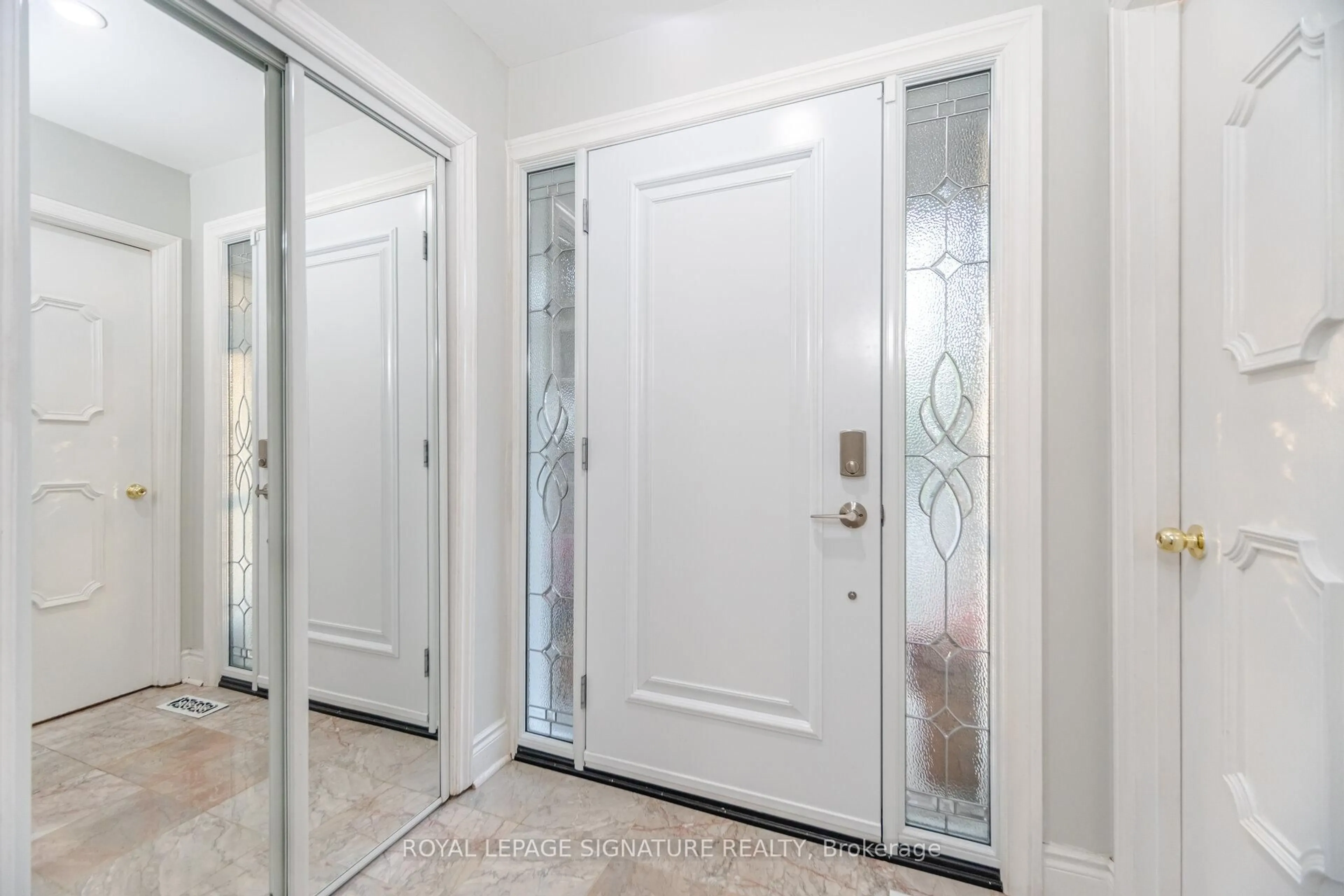 Indoor entryway for 3 Placentia Blvd, Toronto Ontario M1S 3Z4