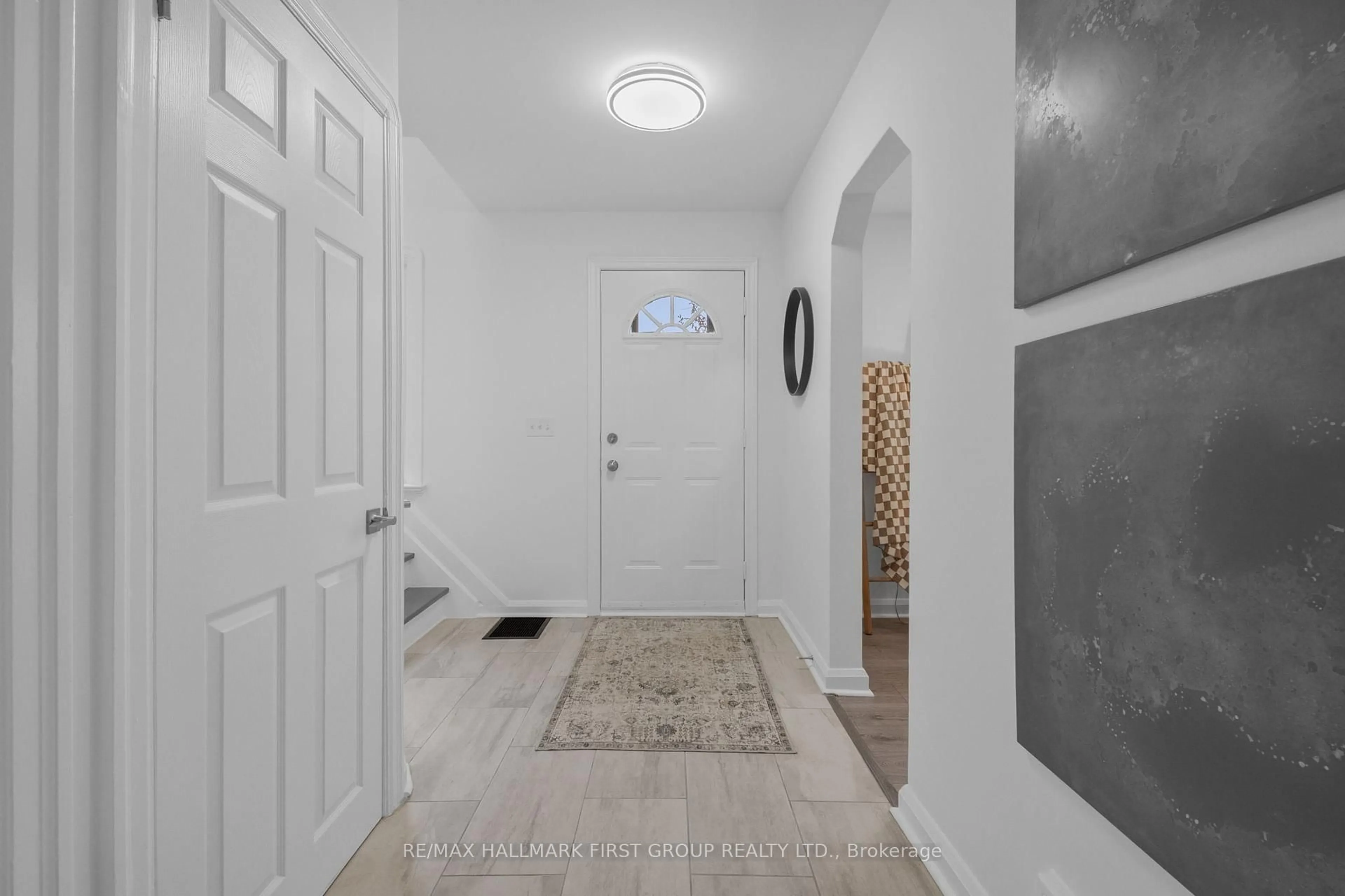Indoor entryway for 480 Eulalie Ave, Oshawa Ontario L1H 2C7