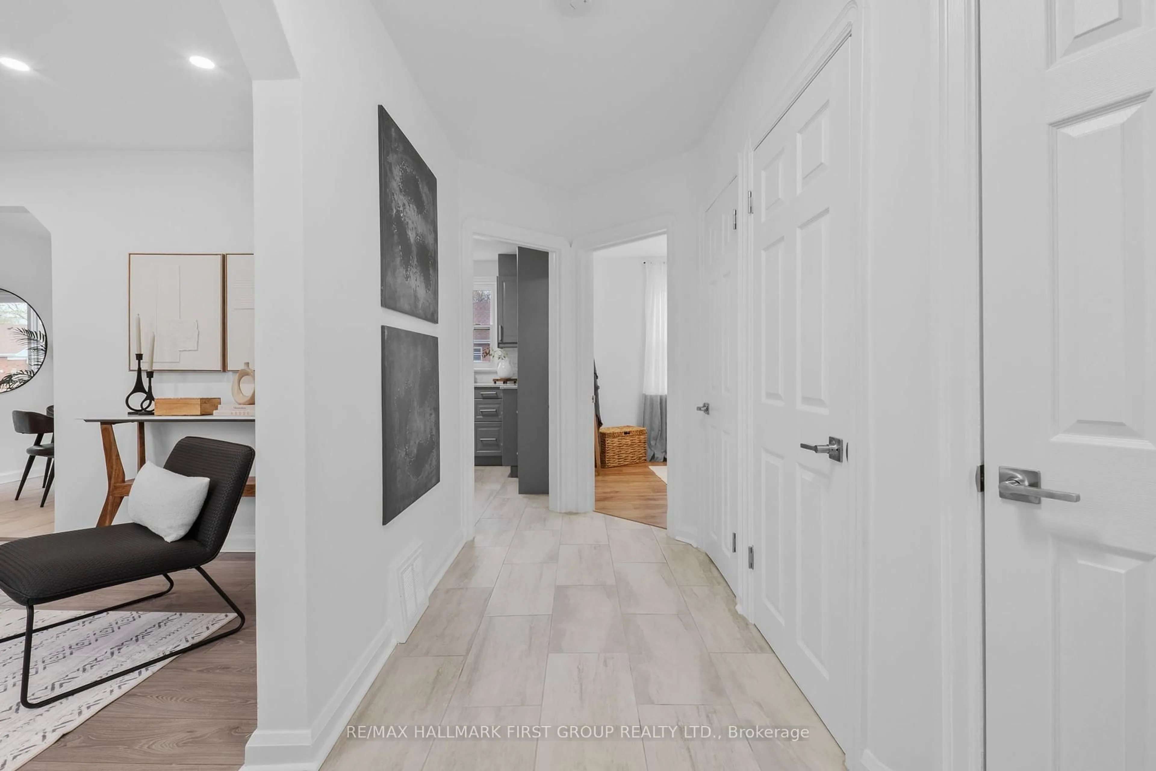 Indoor entryway for 480 Eulalie Ave, Oshawa Ontario L1H 2C7