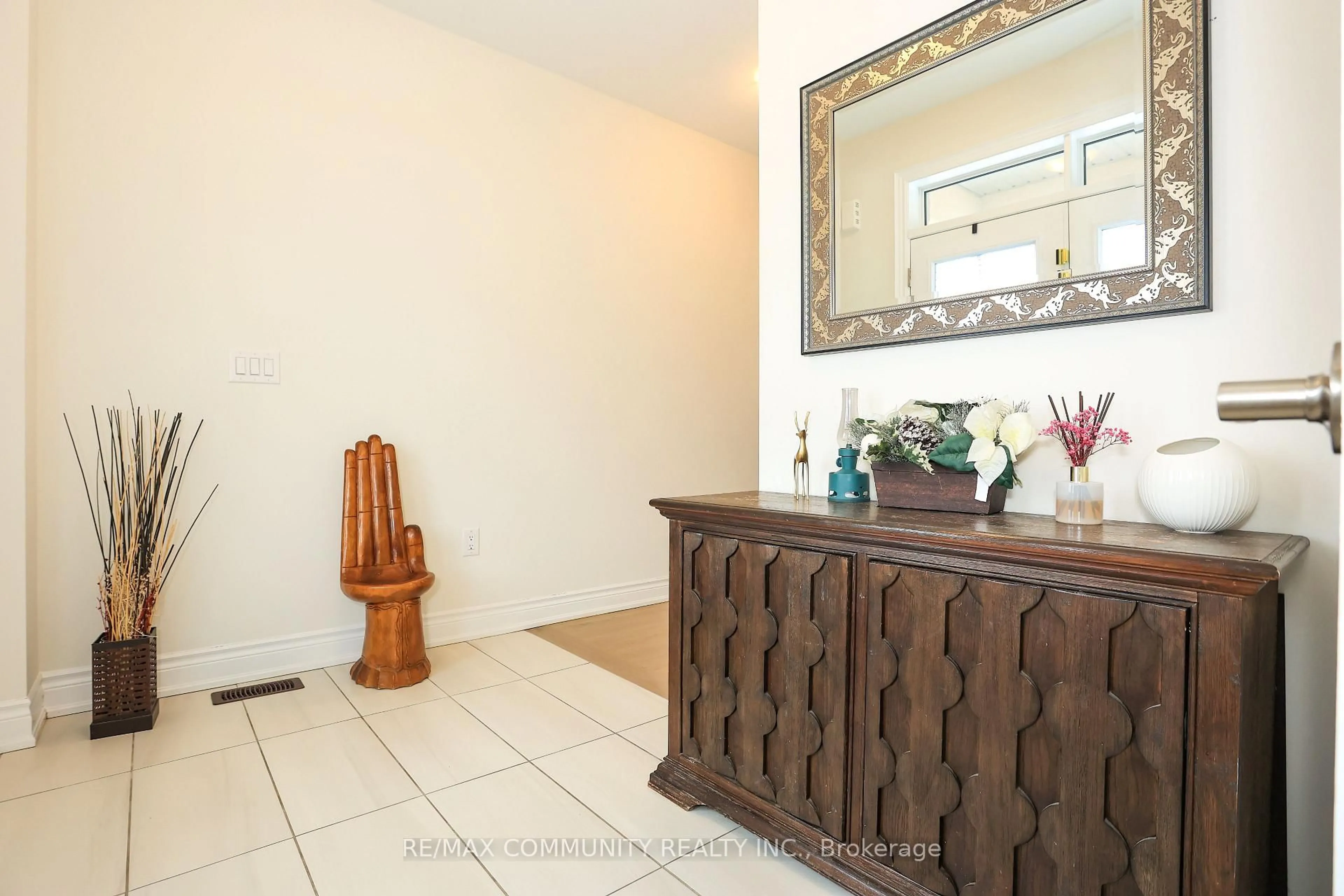 Unknown for 1024 Skyridge Blvd, Pickering Ontario L1X 0G5