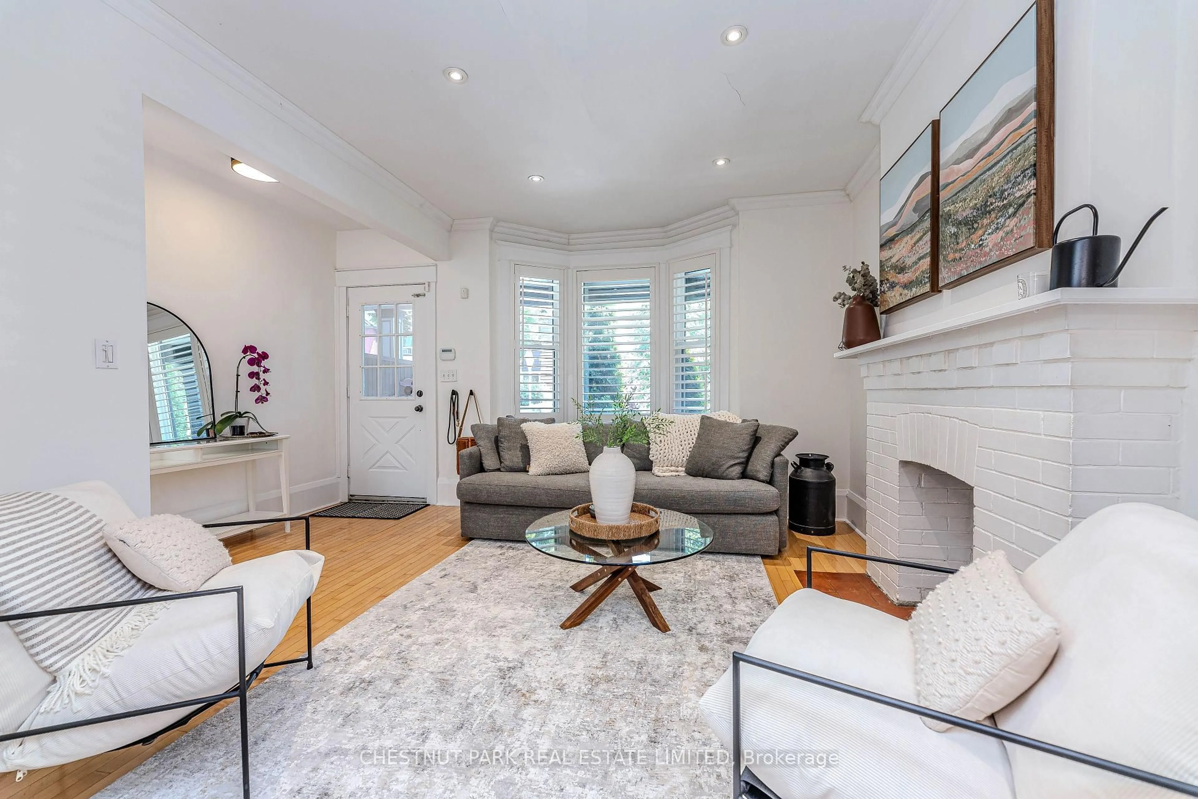 Living room with furniture, unknown for 156 Parkmount Rd, Toronto Ontario M4J 4V4