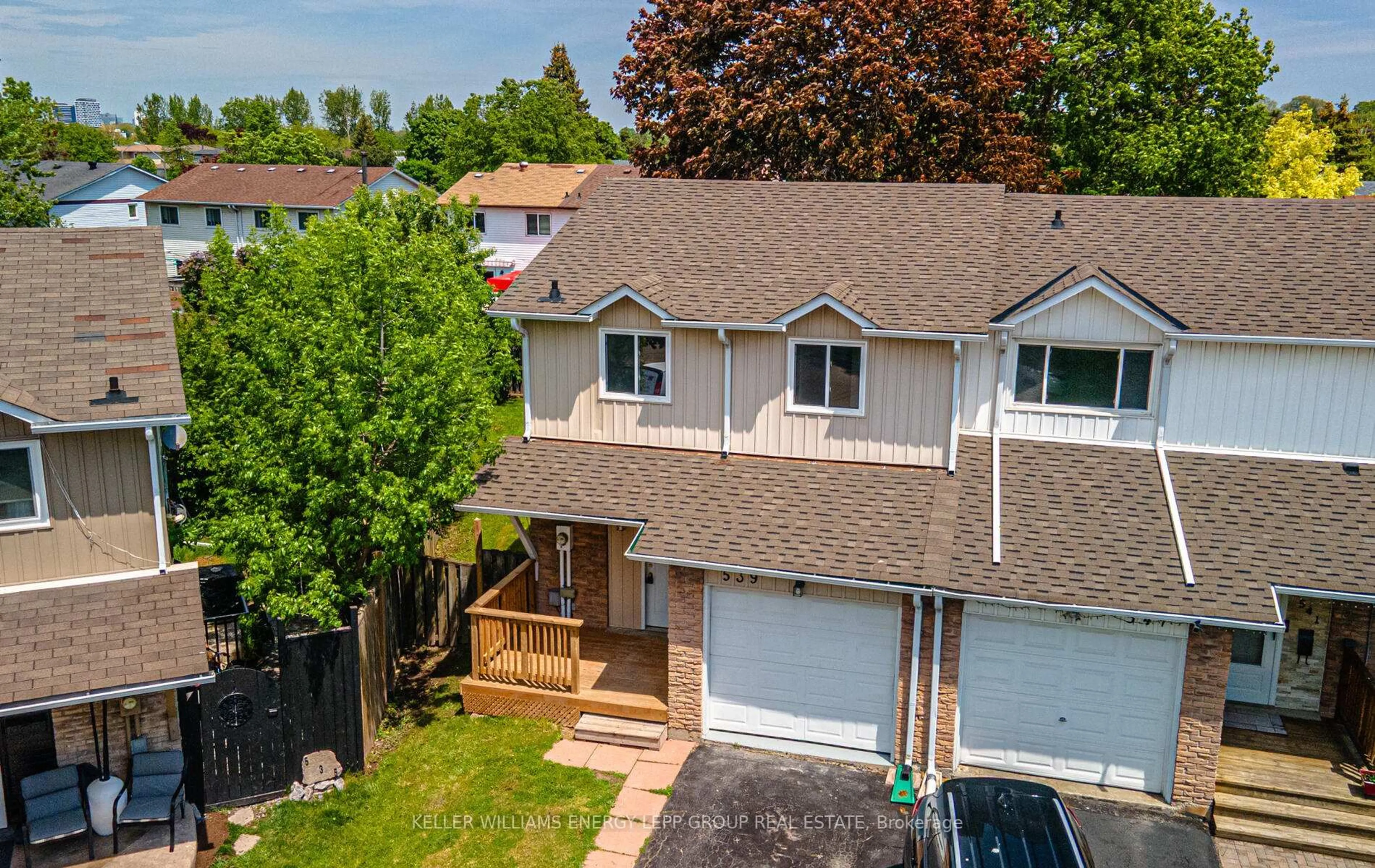 A pic from outside/outdoor area/front of a property/back of a property/a pic from drone, street for 539 Dorchester Dr, Oshawa Ontario L1J 6L3