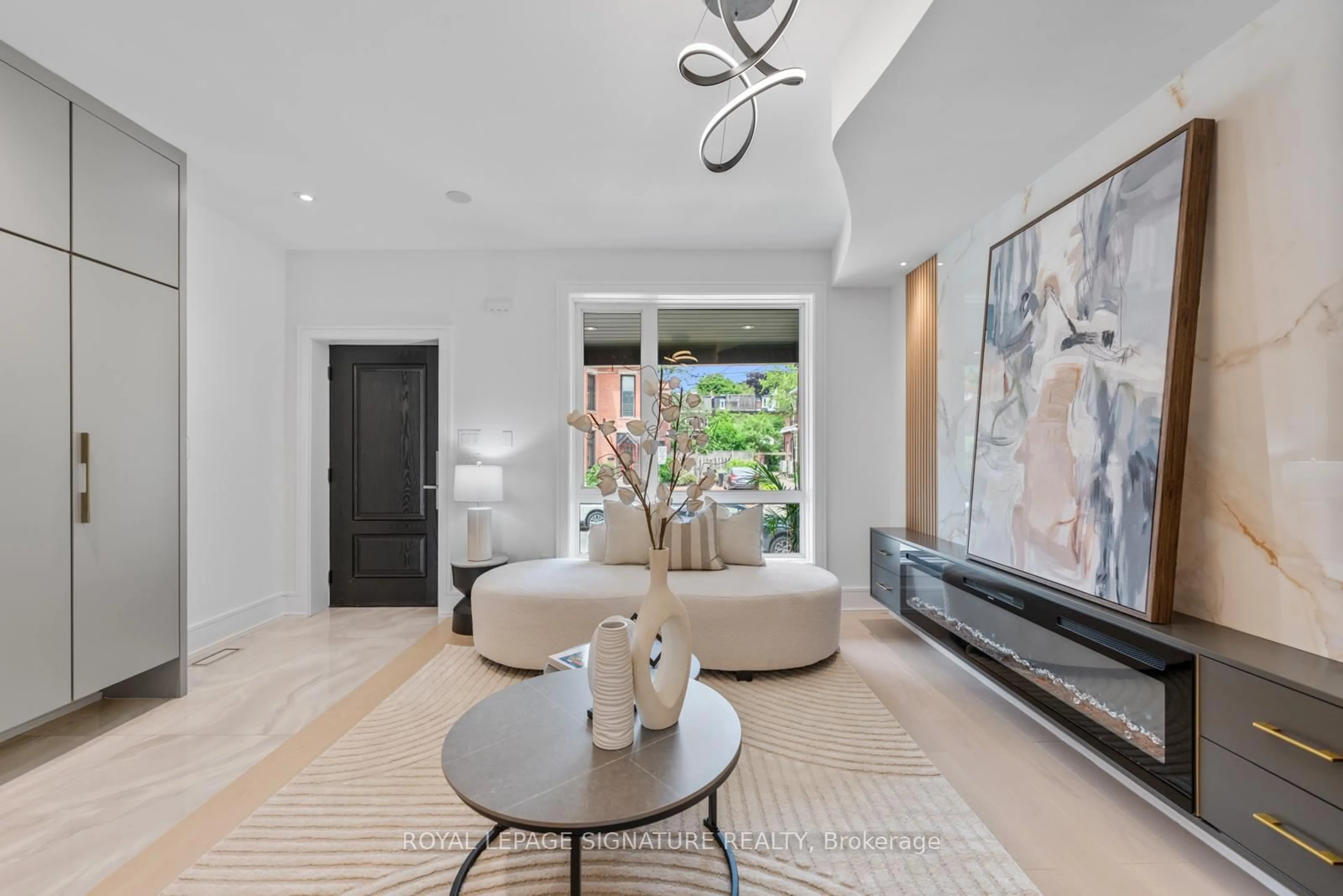 Indoor entryway for 11 Victor Ave, Toronto Ontario M4K 1A7