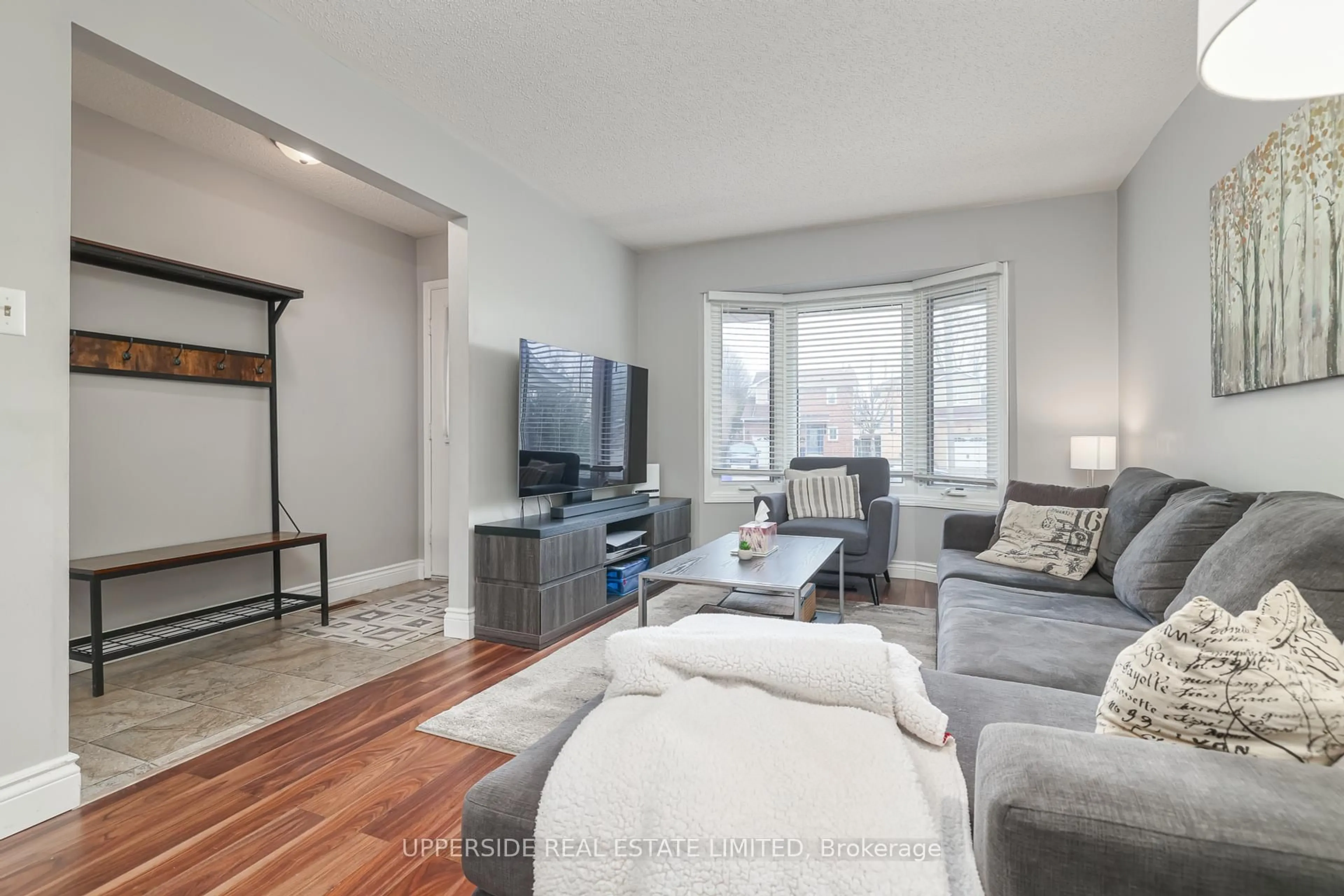 Living room with furniture, unknown for 69 Janedale Cres, Whitby Ontario L1N 6Z5