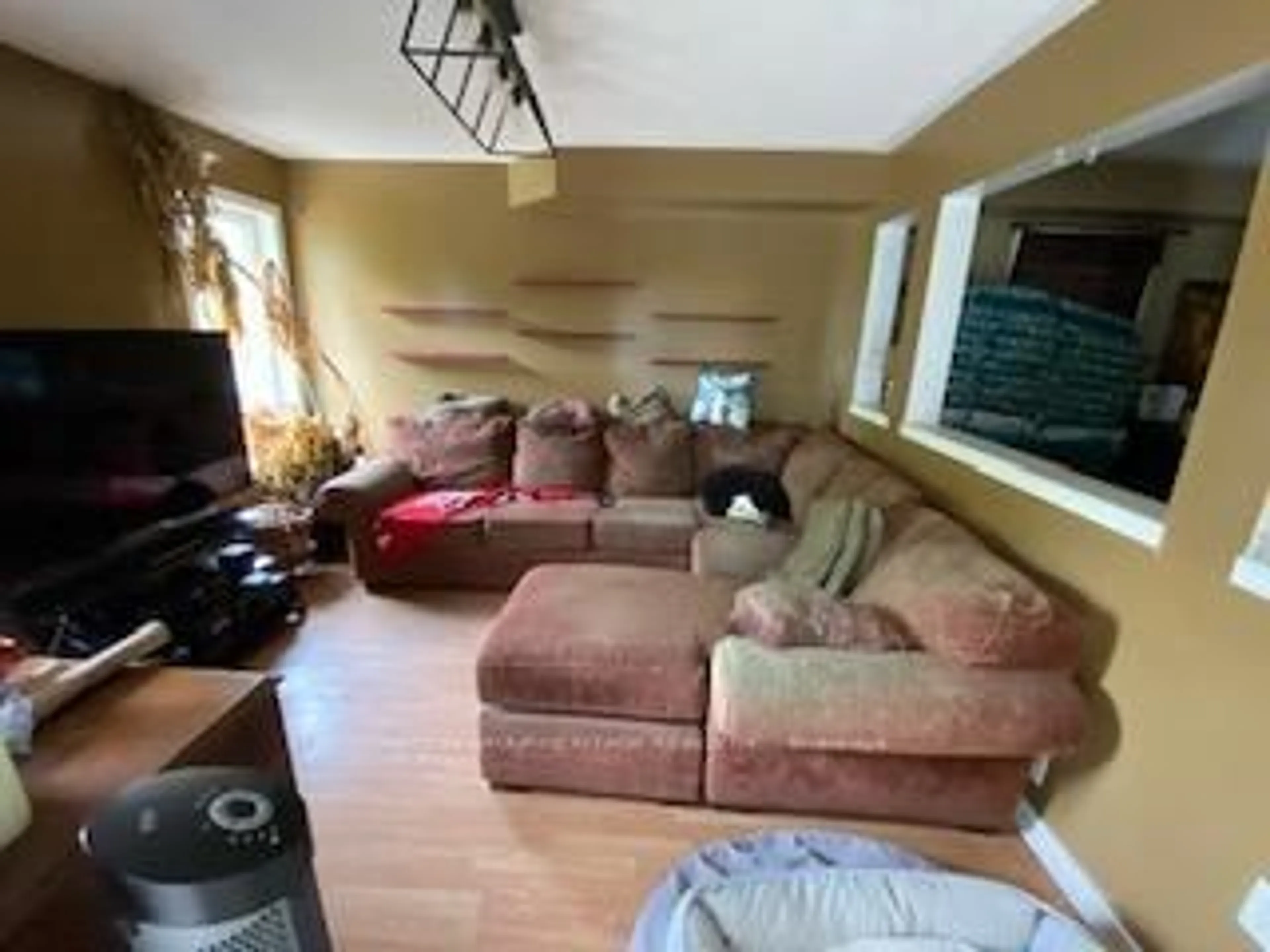 Living room with furniture, unknown for 521 Hickory St, Whitby Ontario L1N 9W9