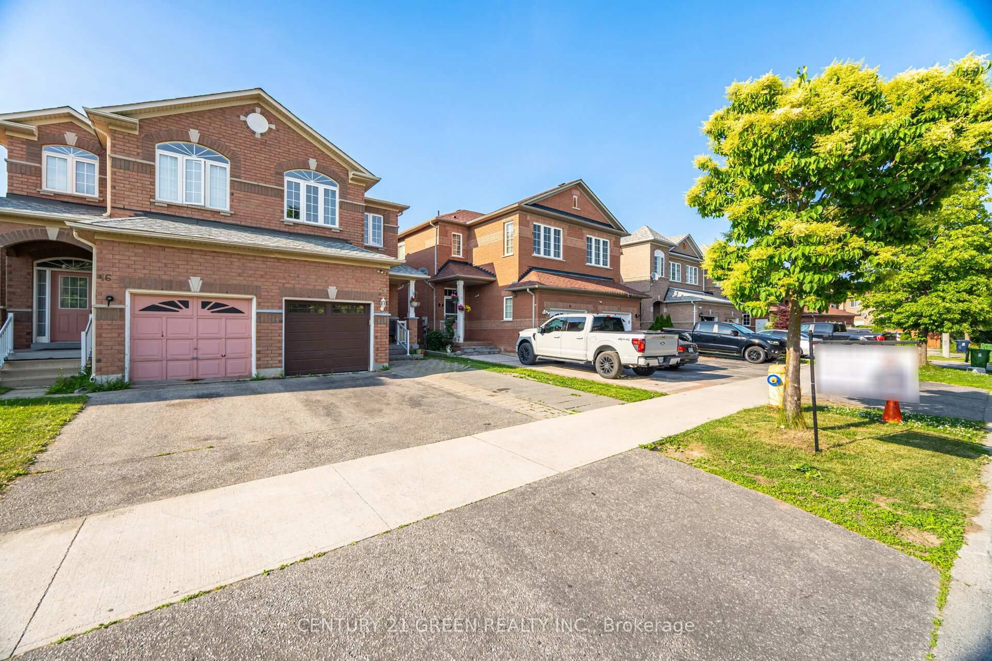 A pic from outside/outdoor area/front of a property/back of a property/a pic from drone, street for 18 Fiddlehead Terr, Toronto Ontario M1B 6B5