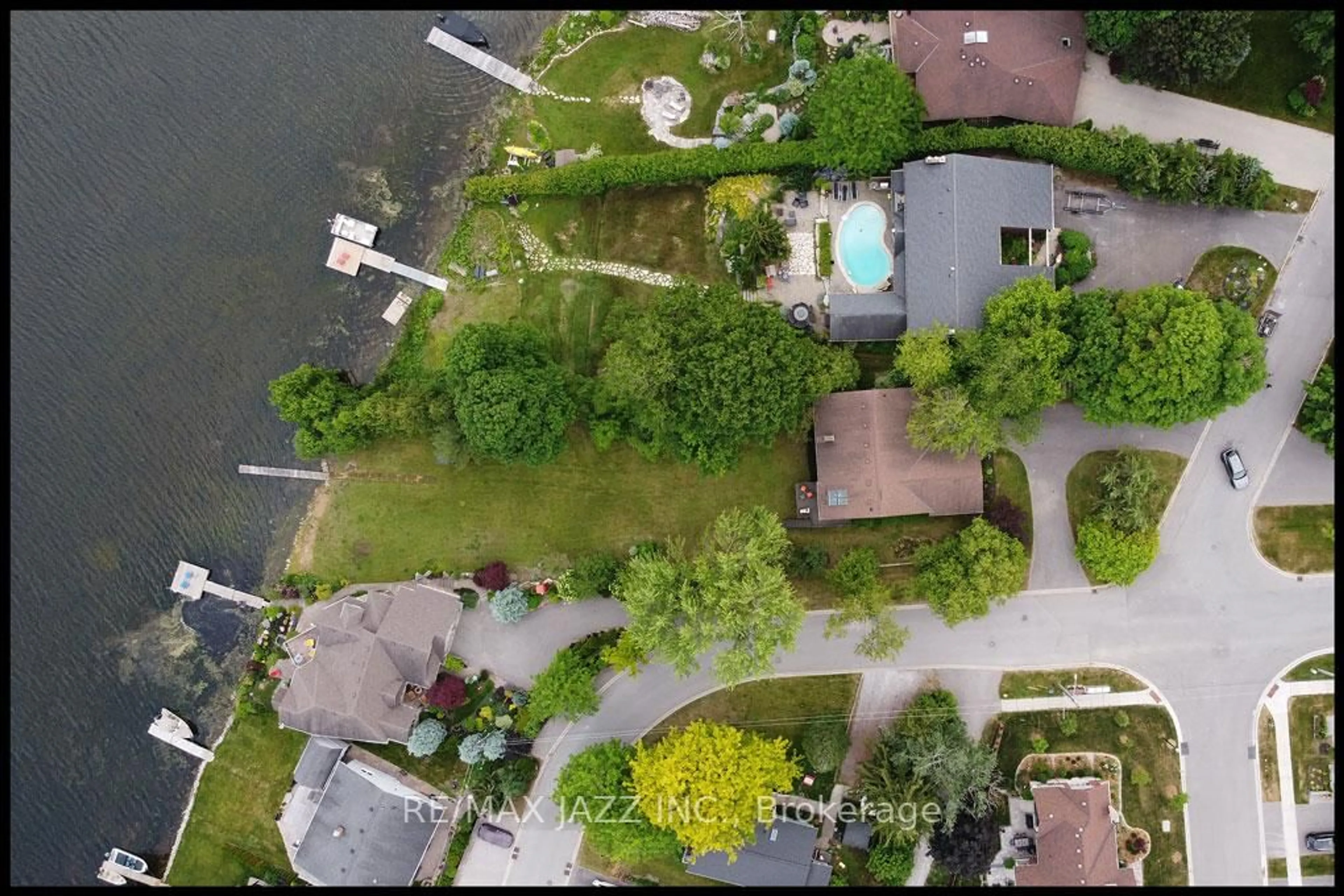 A pic from outside/outdoor area/front of a property/back of a property/a pic from drone, water/lake/river/ocean view for 447 Lakeshore Dr, Scugog Ontario L9L 1N7