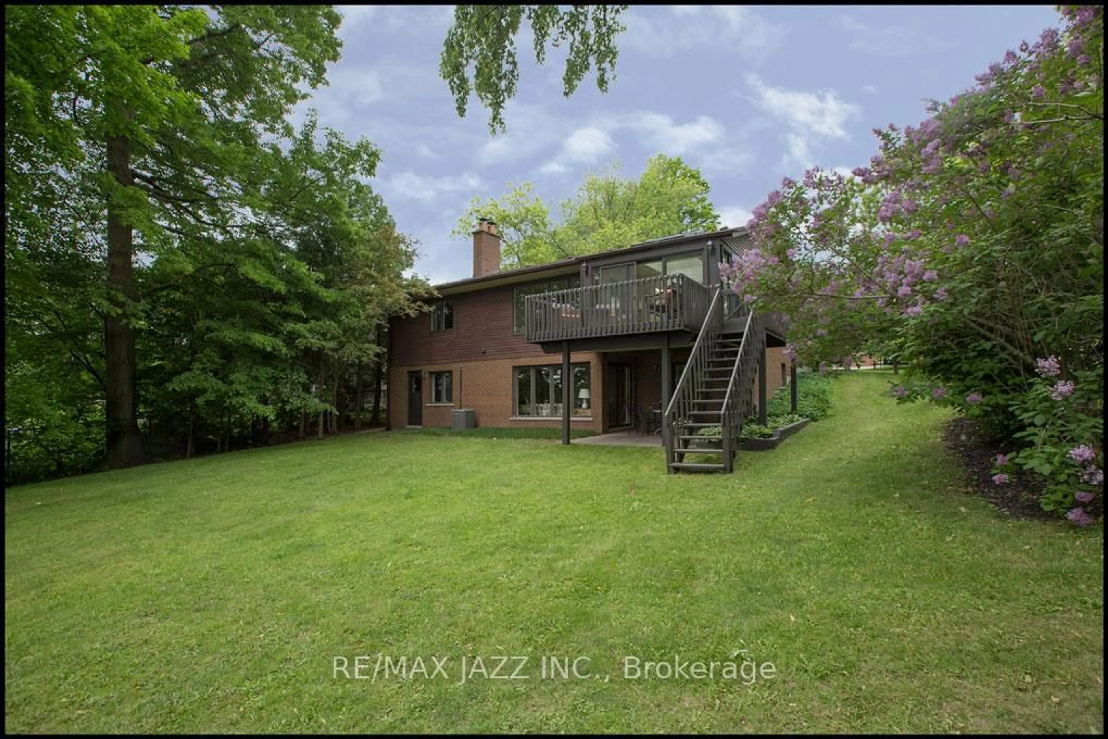 A pic from outside/outdoor area/front of a property/back of a property/a pic from drone, water/lake/river/ocean view for 447 Lakeshore Dr, Scugog Ontario L9L 1N7