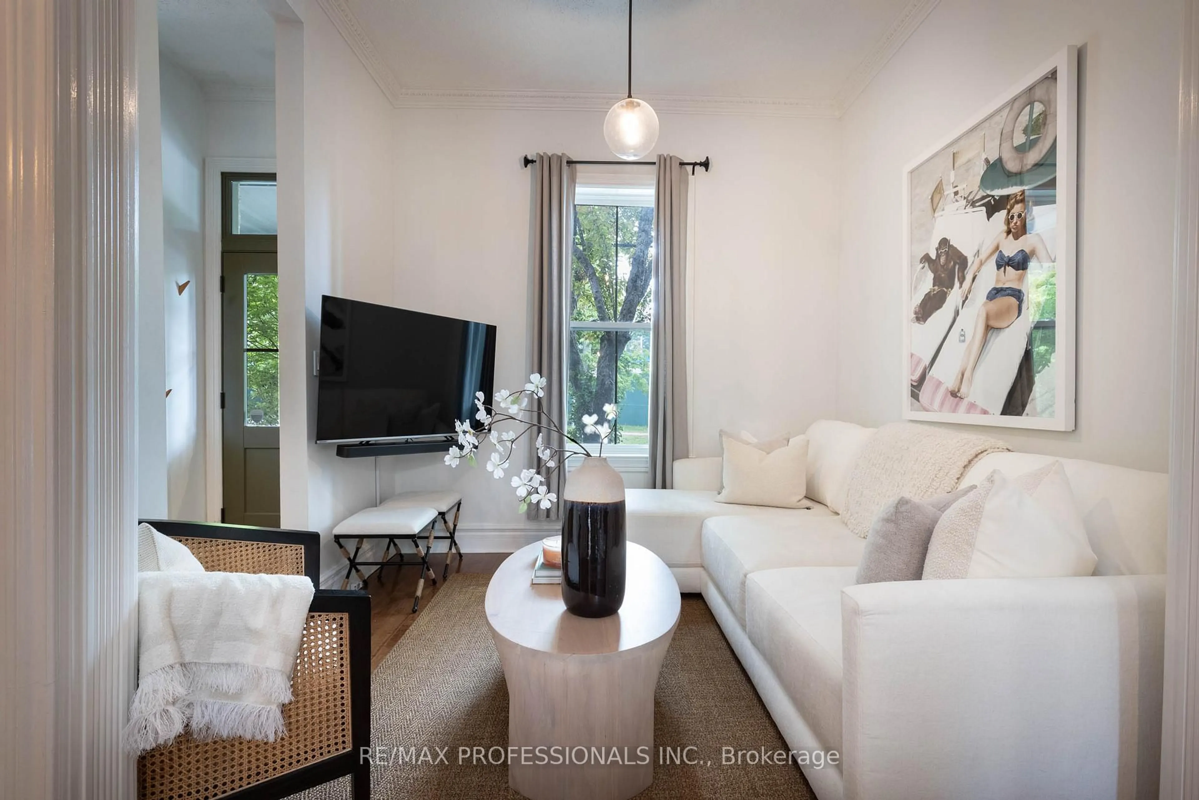 Living room with furniture, unknown for 26 Wardell St, Toronto Ontario M4M 2L5