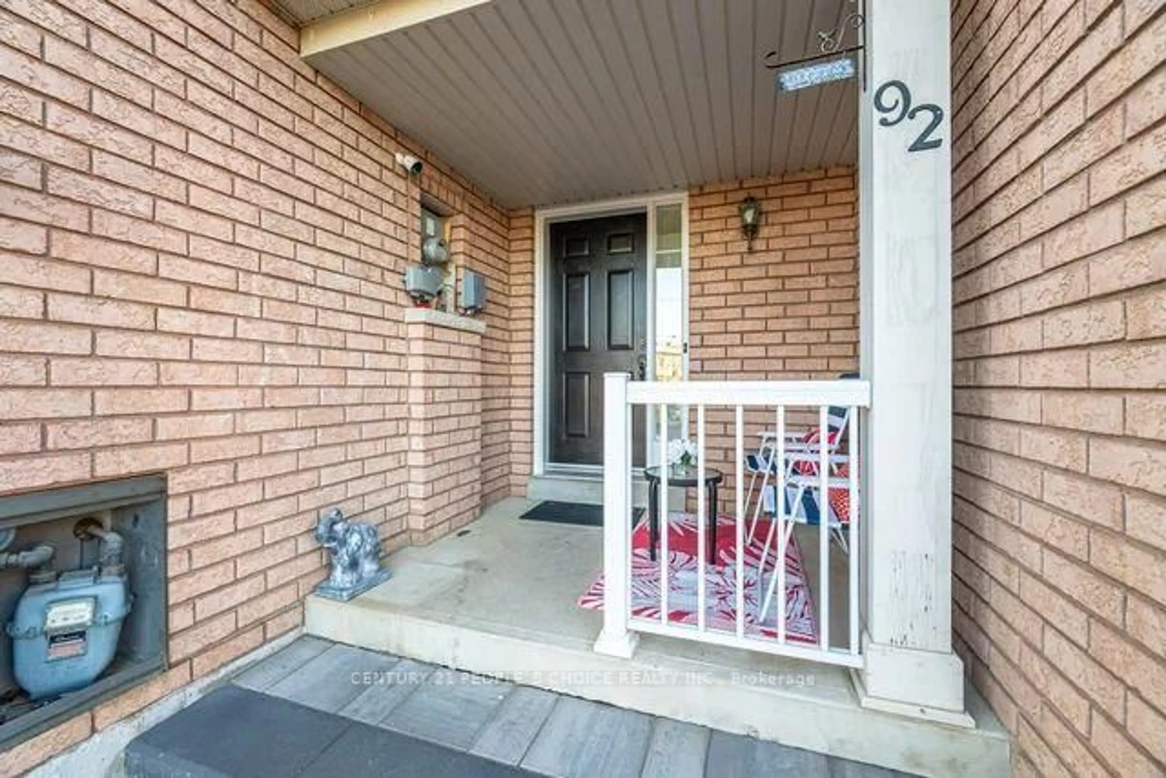 Indoor entryway for 92 Kirkland Pl, Whitby Ontario L1P 1X1