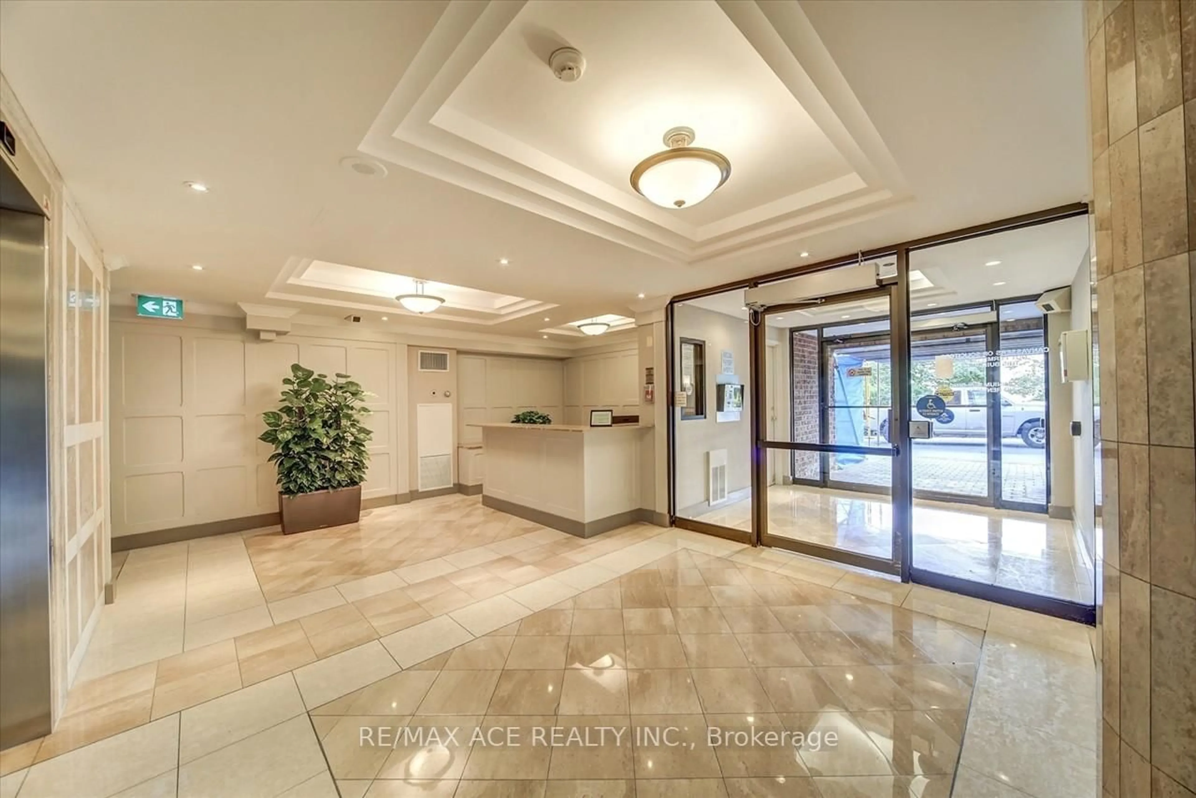 Lobby for 330 Mccowan Rd #1403, Toronto Ontario M1J 3N3