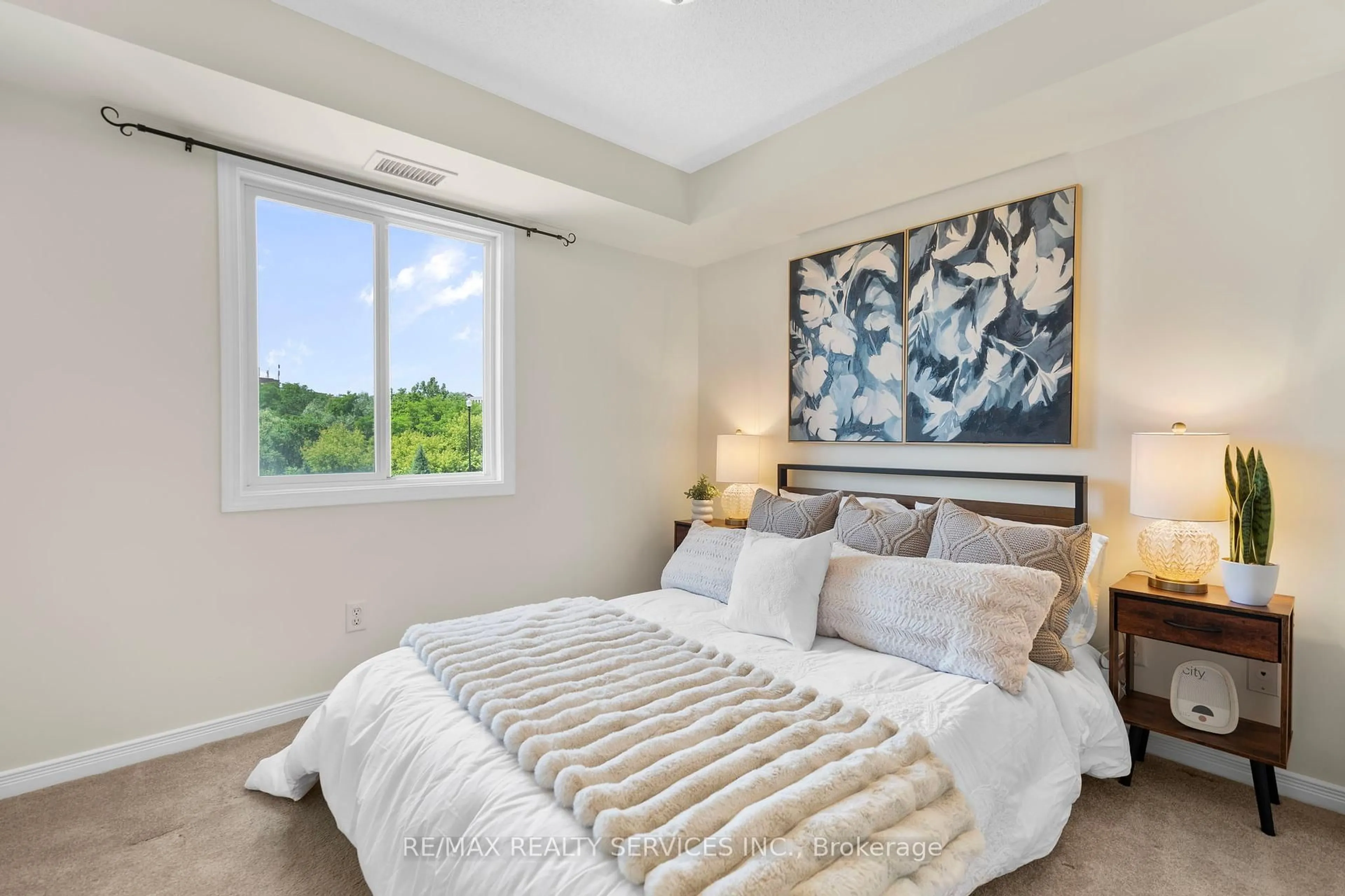 Bedroom with bed, unknown for 684 Warden Ave #301, Toronto Ontario M1L 4W4
