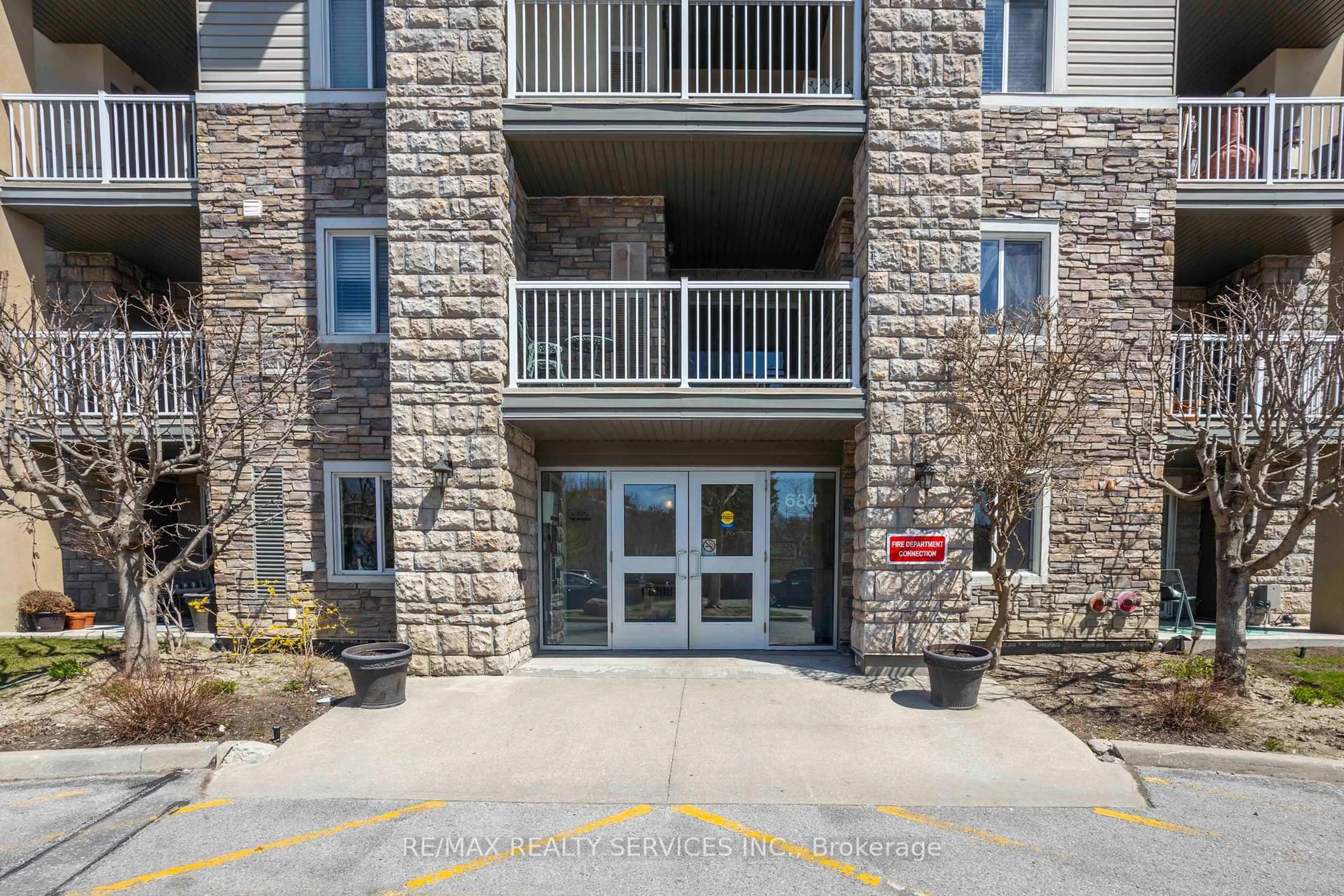 Unknown for 684 Warden Ave #301, Toronto Ontario M1L 4W4