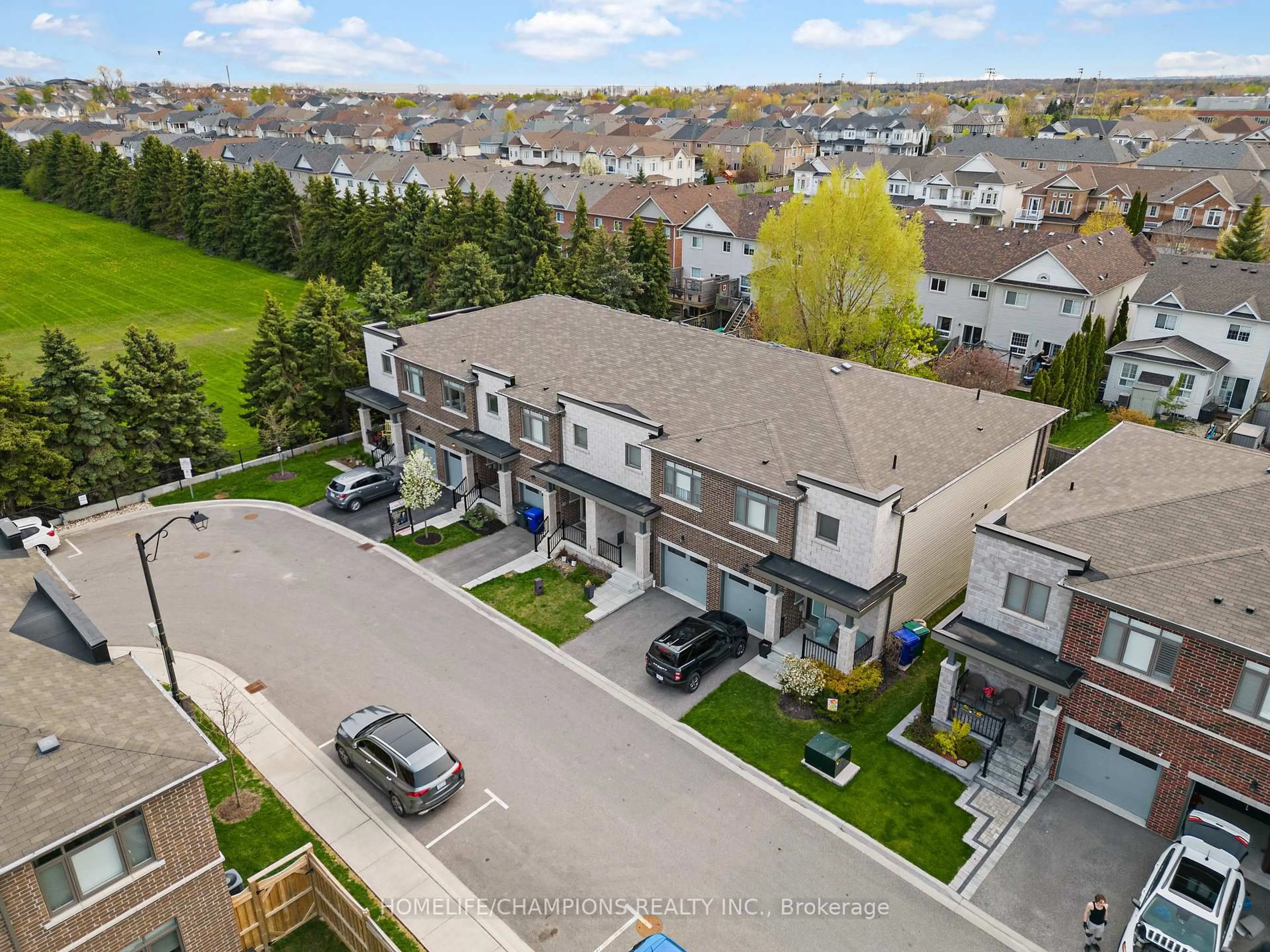 A pic from outside/outdoor area/front of a property/back of a property/a pic from drone, street for 38 Longshore Way, Whitby Ontario L1N 0M1