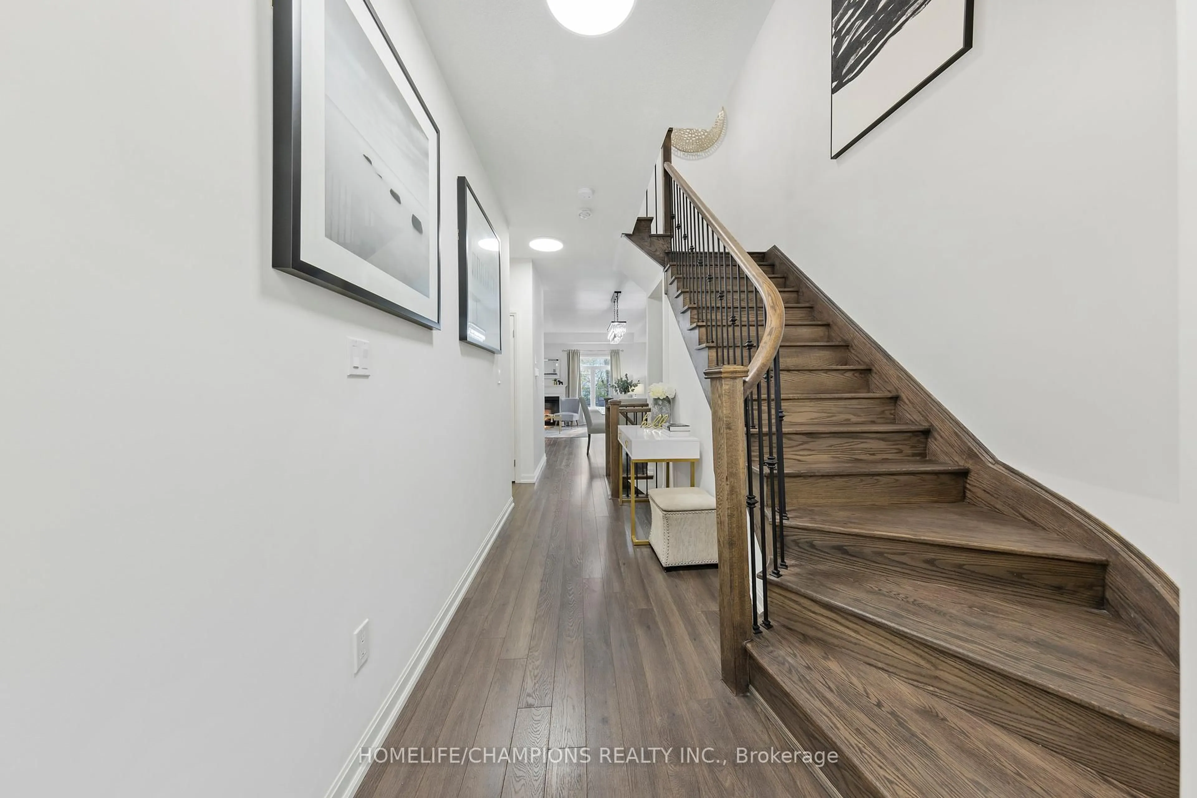 Indoor entryway for 38 Longshore Way, Whitby Ontario L1N 0M1