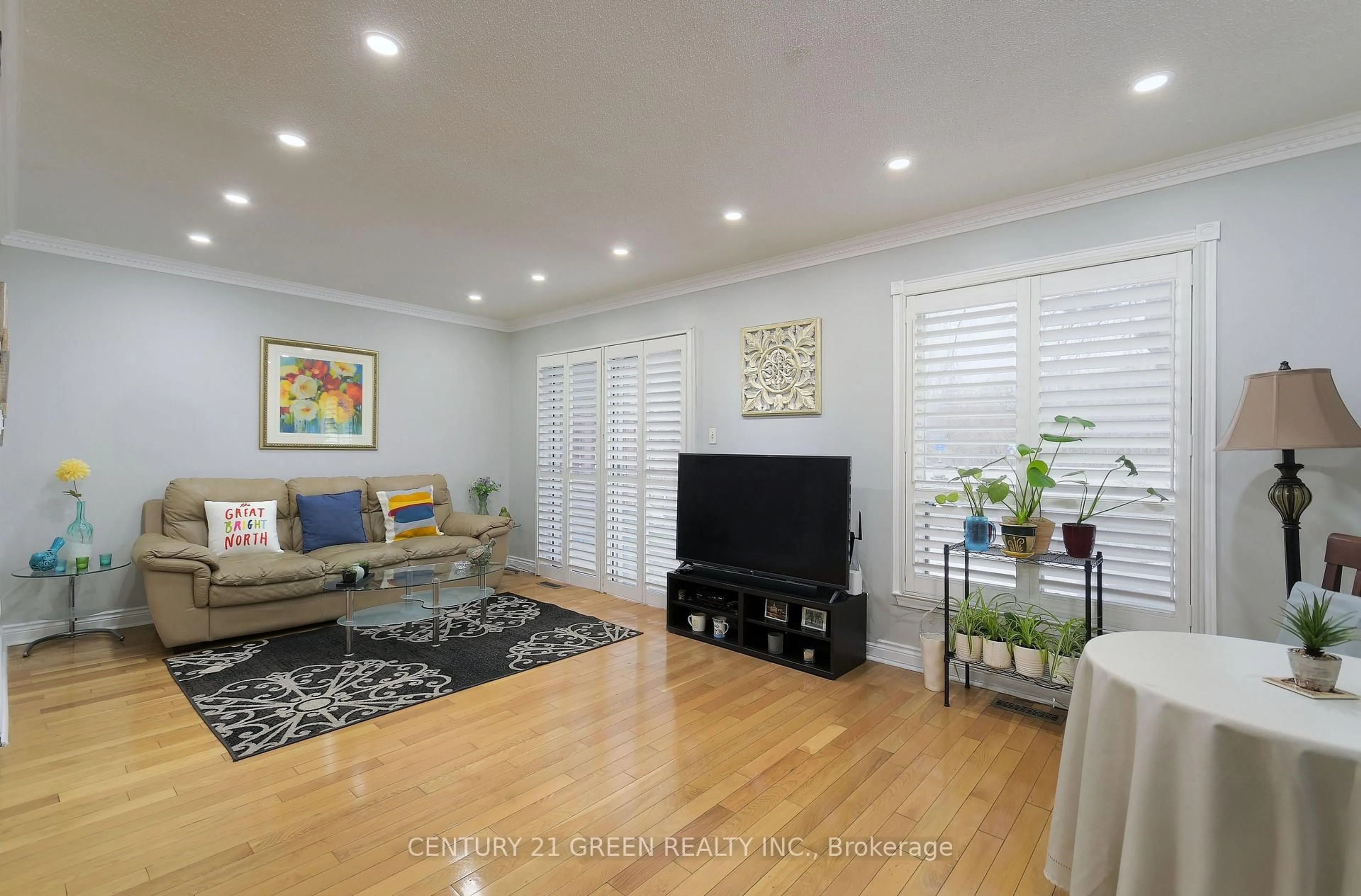 Living room with furniture, wood/laminate floor for 719 Military Tr, Toronto Ontario M1E 4P6