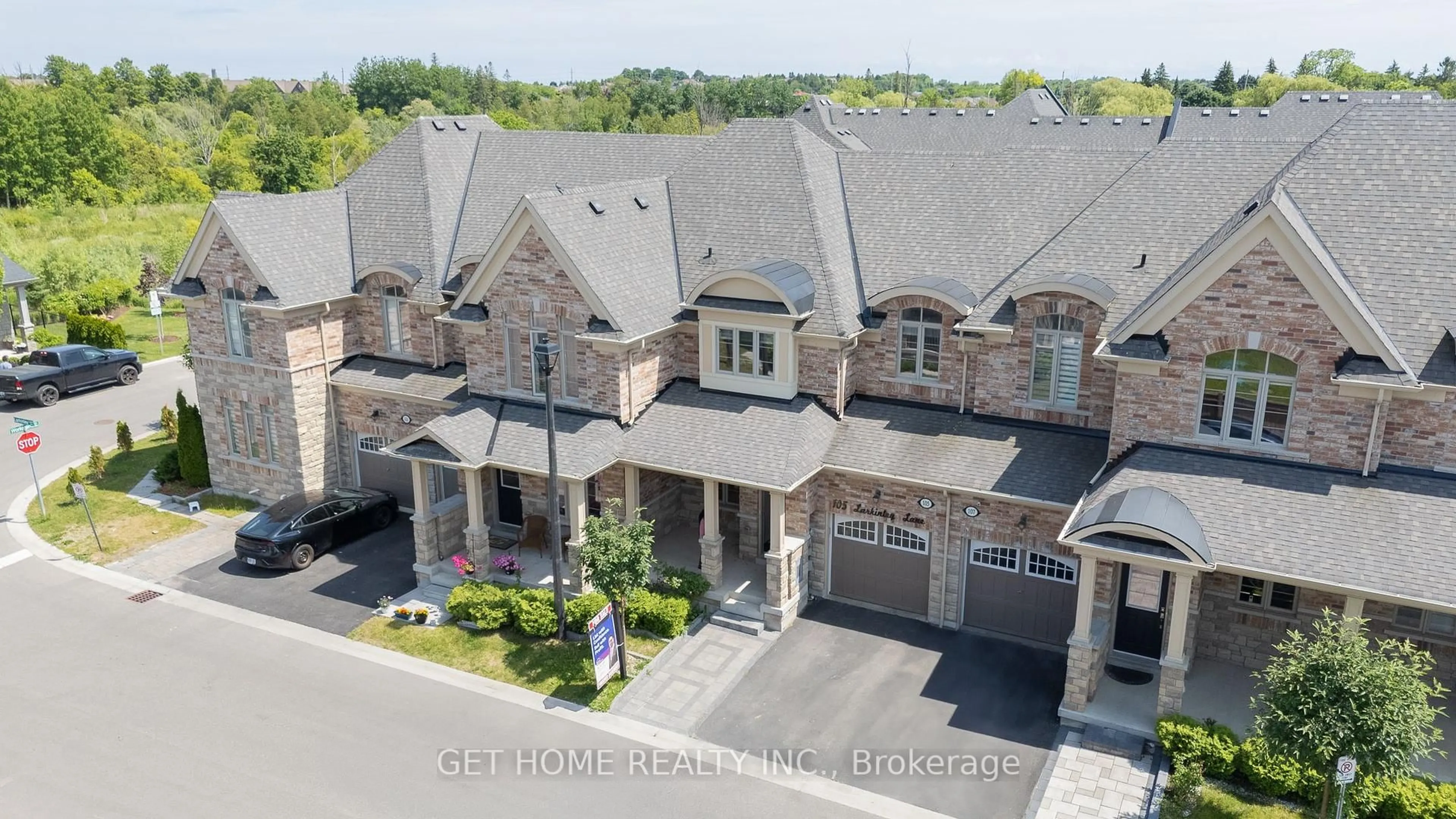 A pic from outside/outdoor area/front of a property/back of a property/a pic from drone, building for 105 Larkinley Lane, Ajax Ontario L1T 0N7