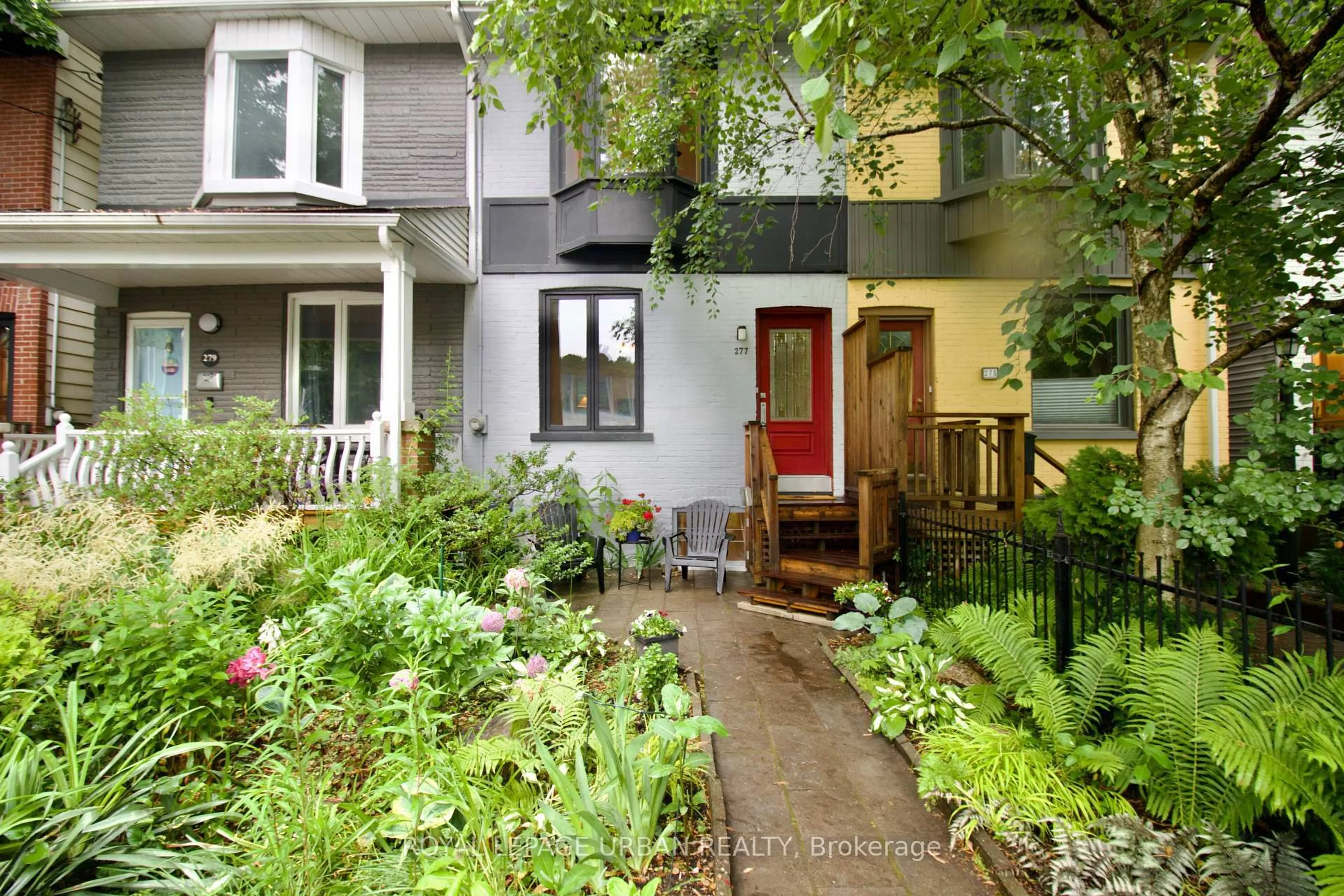 Indoor entryway for 277 Booth Ave, Toronto Ontario M4M 2M7