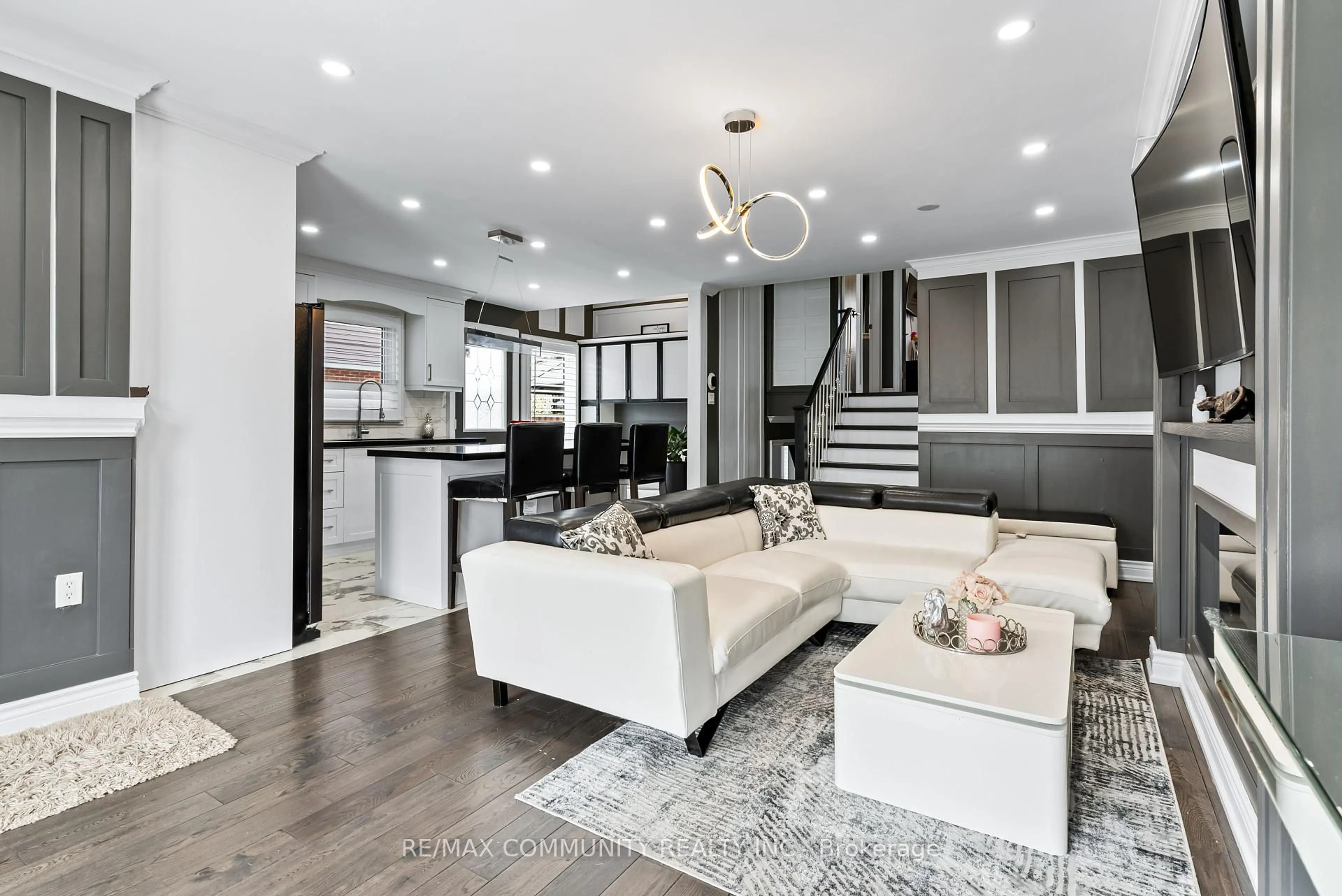 Open concept kitchen, unknown for 114 Panter Cres, Ajax Ontario L1S 3T6
