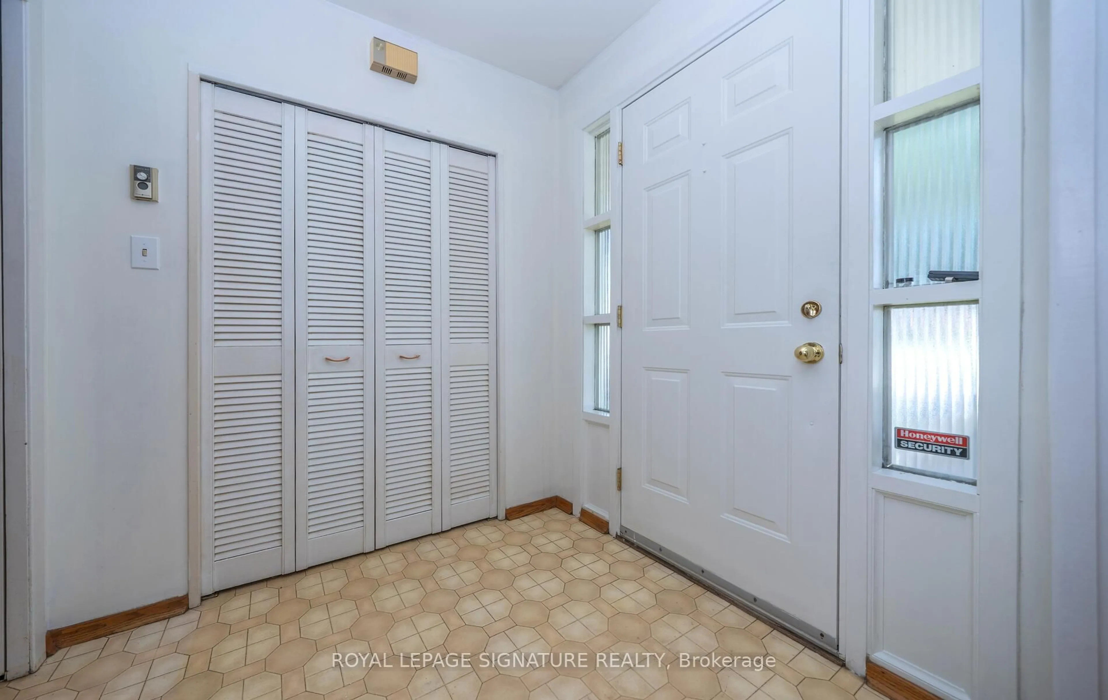 Unknown for 94 Collingsbrook Blvd, Toronto Ontario M1W 1M3