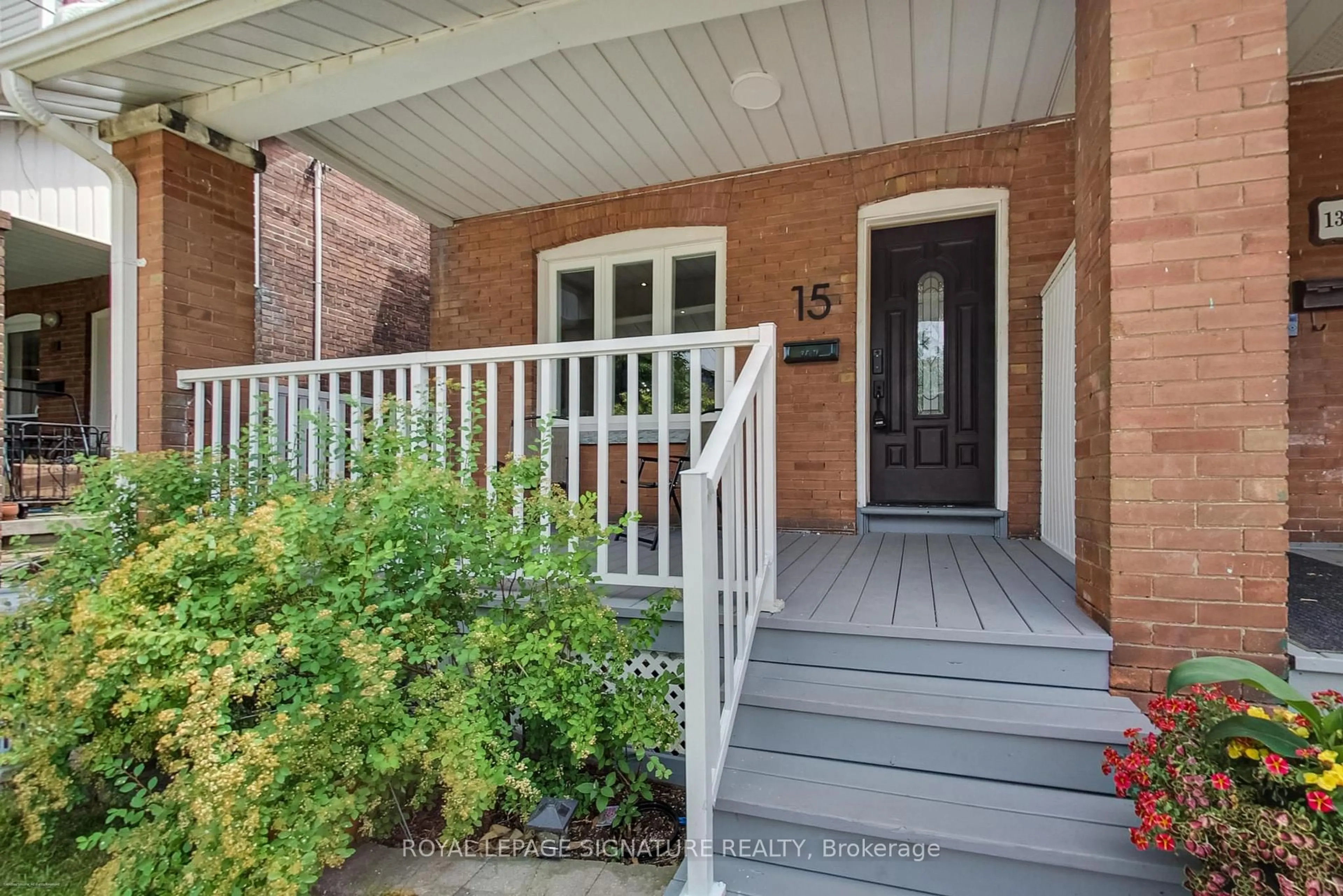Indoor entryway for 15 Glebeholme Blvd, Toronto Ontario M4J 1S3