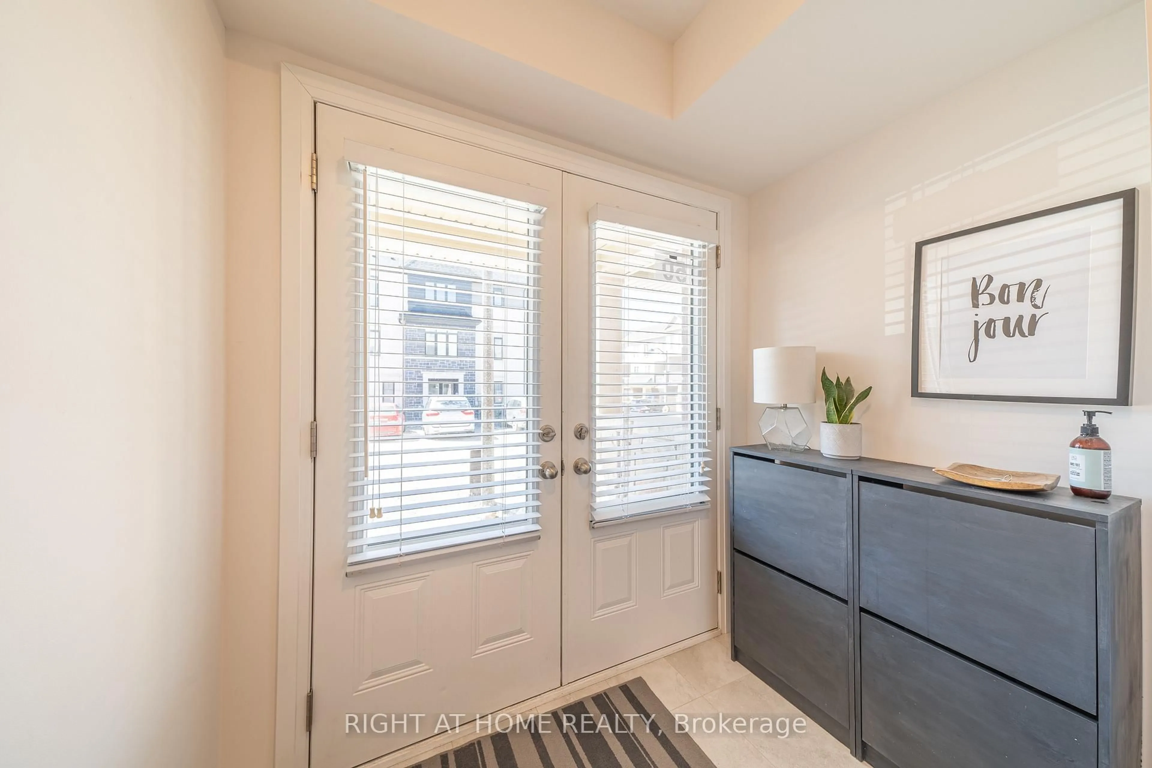Indoor entryway for 50 Ambereen Pl, Clarington Ontario L1C 7H5
