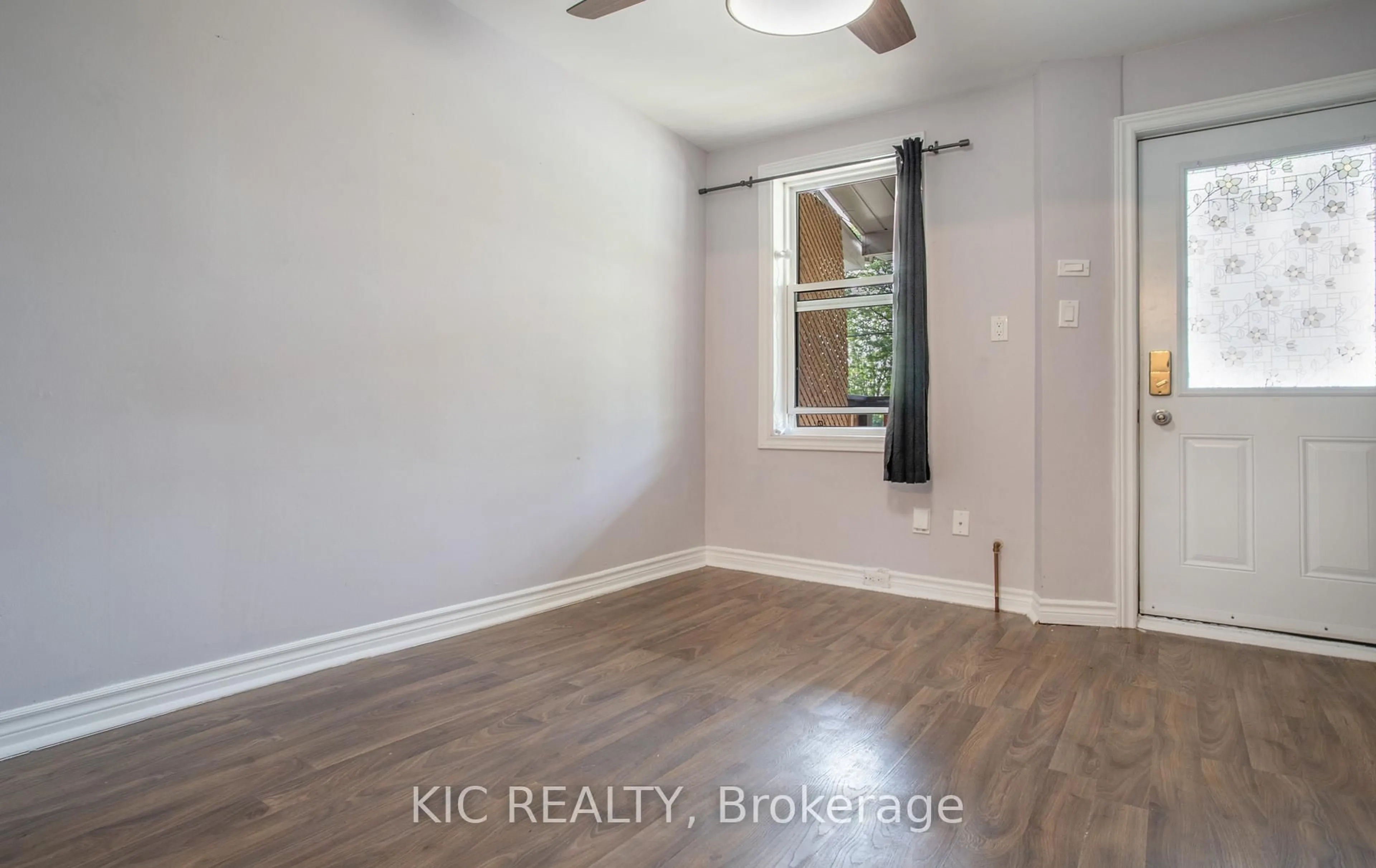 A pic of a room for 112 1/2 Olive Ave, Oshawa Ontario L1H 2P2