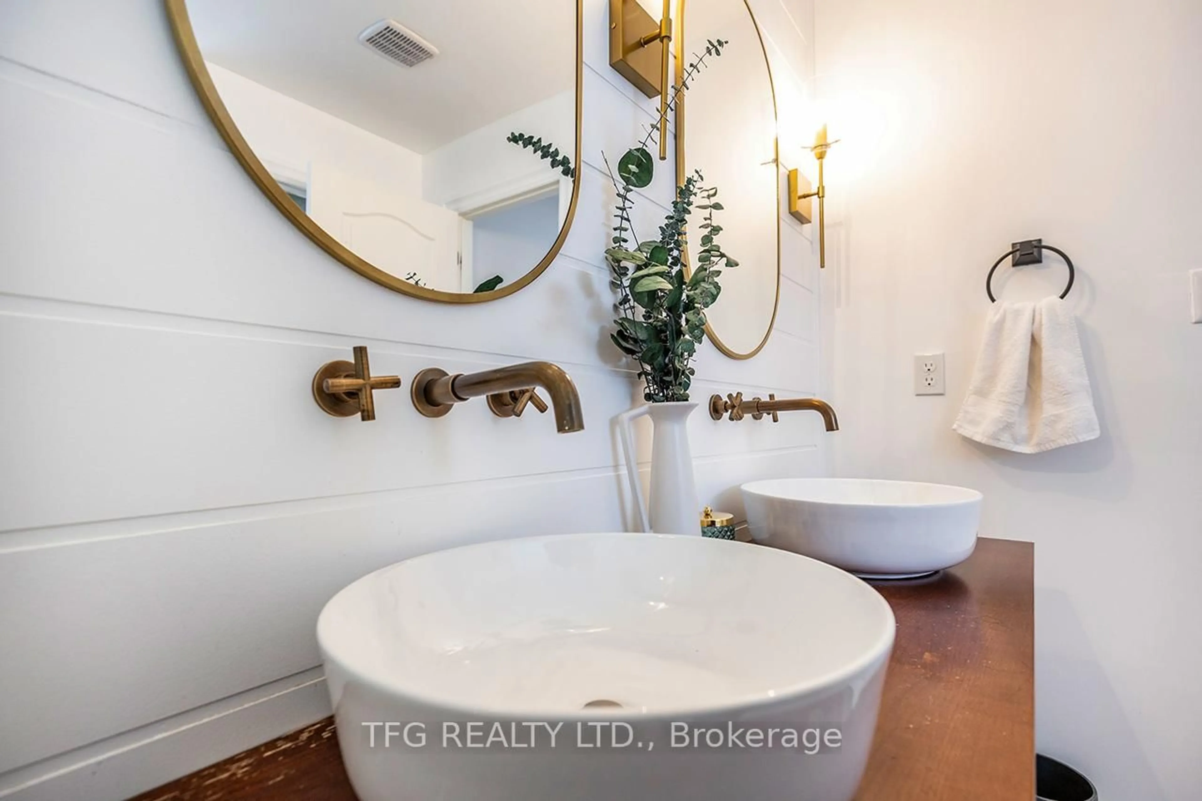 Contemporary bathroom, ceramic/tile floor for 291 Kenneth Cole Dr, Clarington Ontario L1C 0W3
