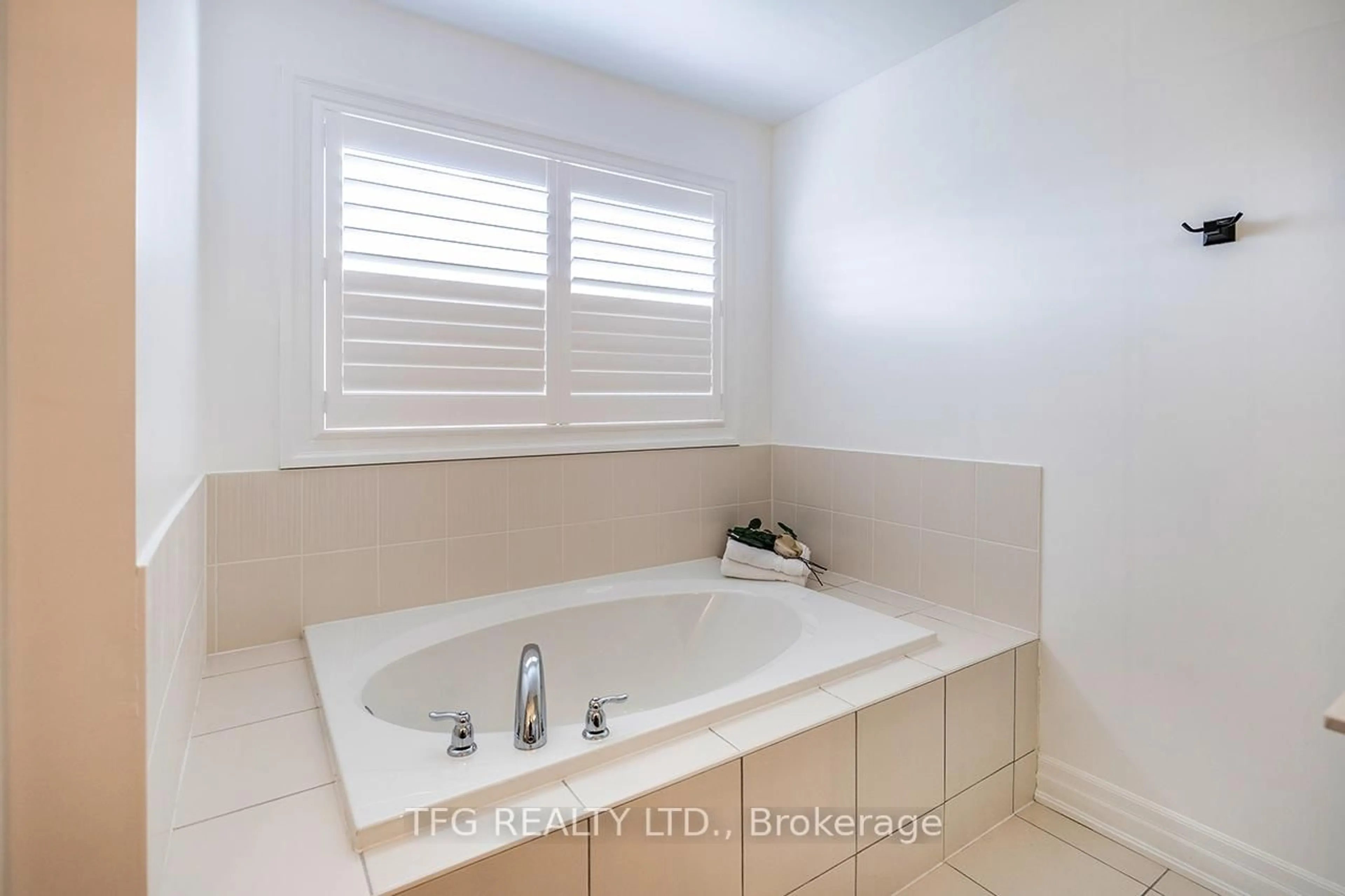 Contemporary bathroom, ceramic/tile floor for 291 Kenneth Cole Dr, Clarington Ontario L1C 0W3
