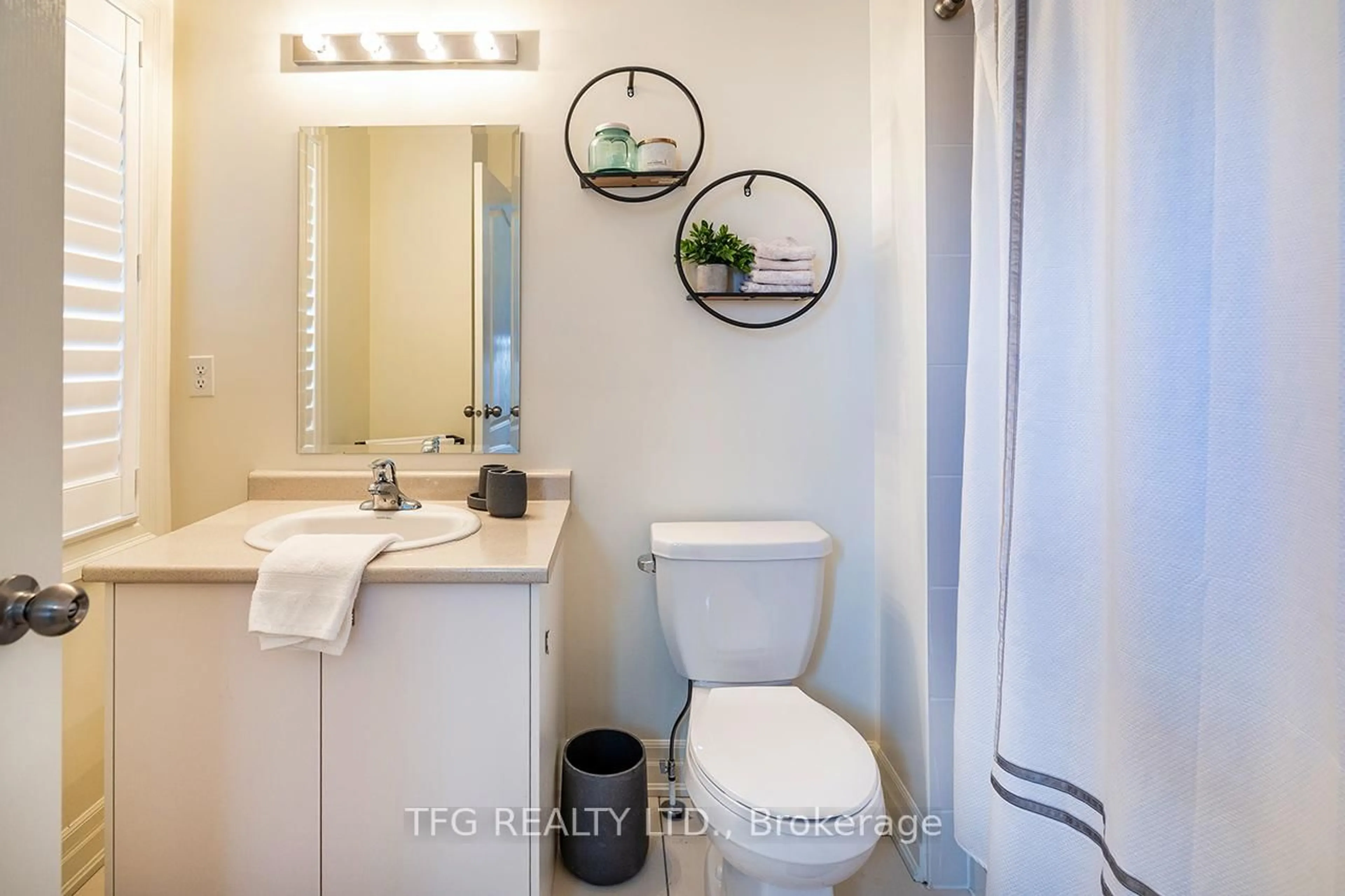 Standard bathroom, ceramic/tile floor for 291 Kenneth Cole Dr, Clarington Ontario L1C 0W3