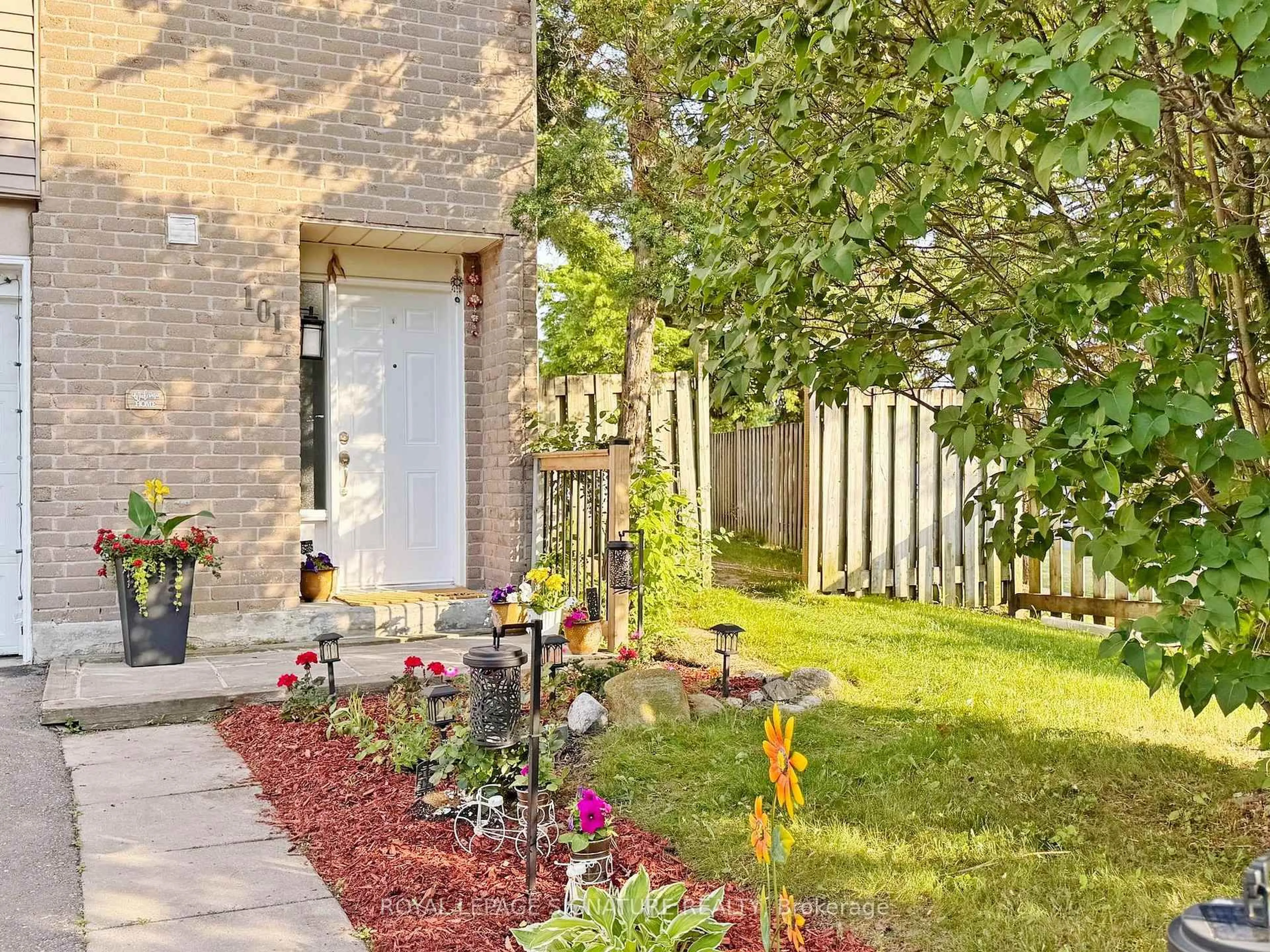 Unknown for 1133 Ritson Rd #101, Oshawa Ontario L1G 7T3