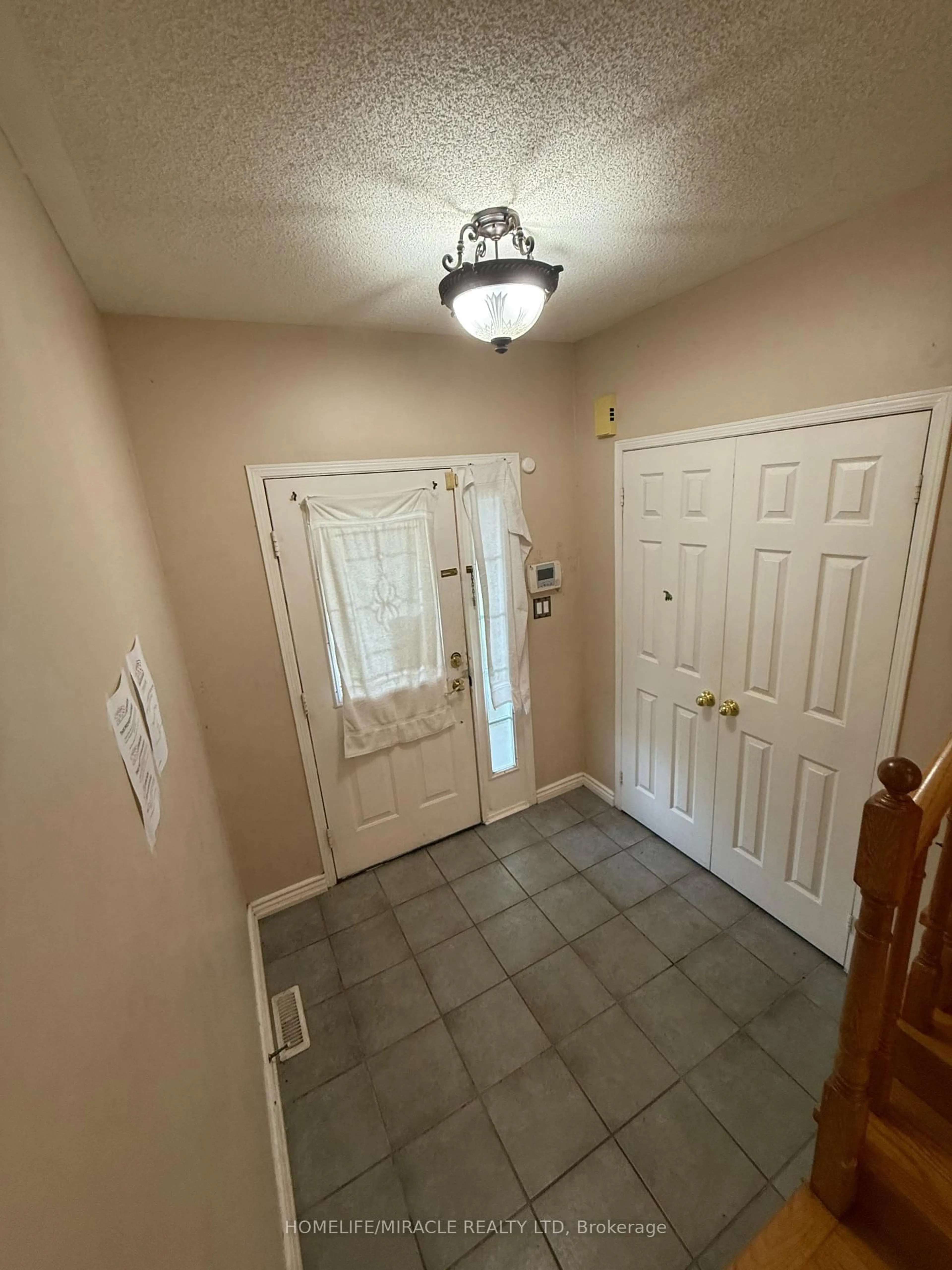 Indoor entryway for 10 Wuthering Heights Rd, Toronto Ontario M1C 5H6