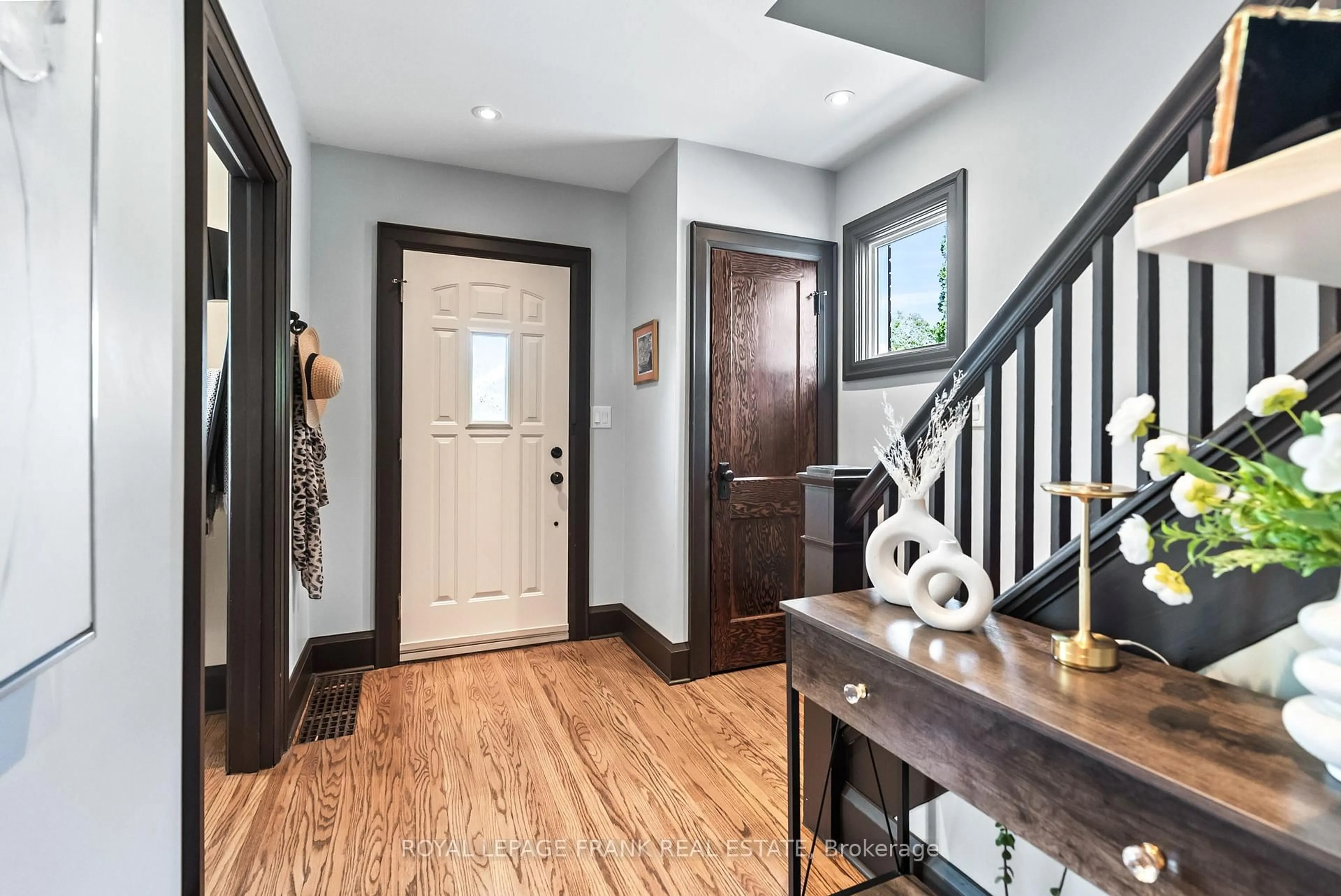 Indoor entryway for 168 Roxborough Ave, Oshawa Ontario L1G 5W5