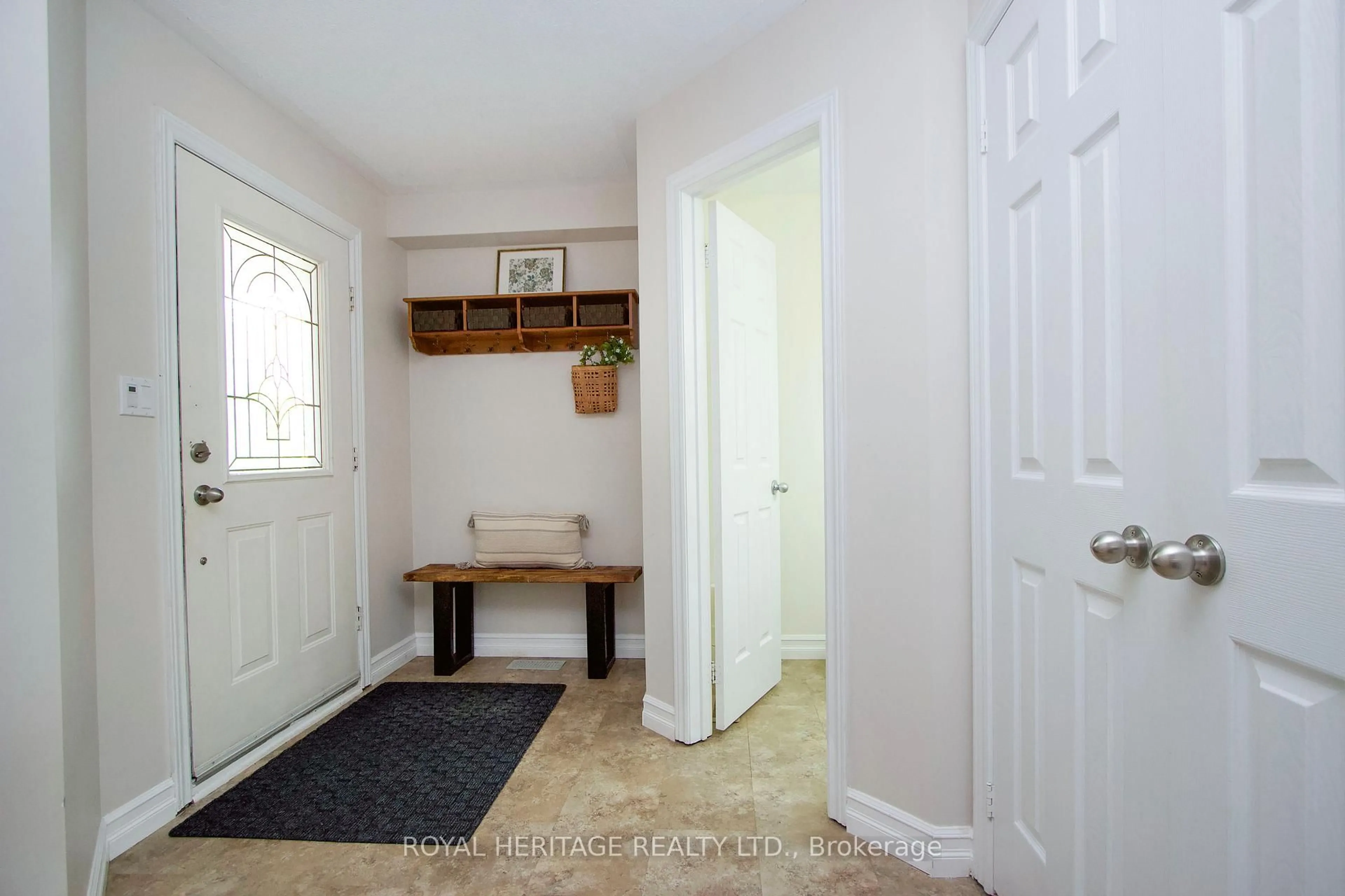 Indoor entryway for 55 Hearthstone Cres, Clarington Ontario L1E 2X8