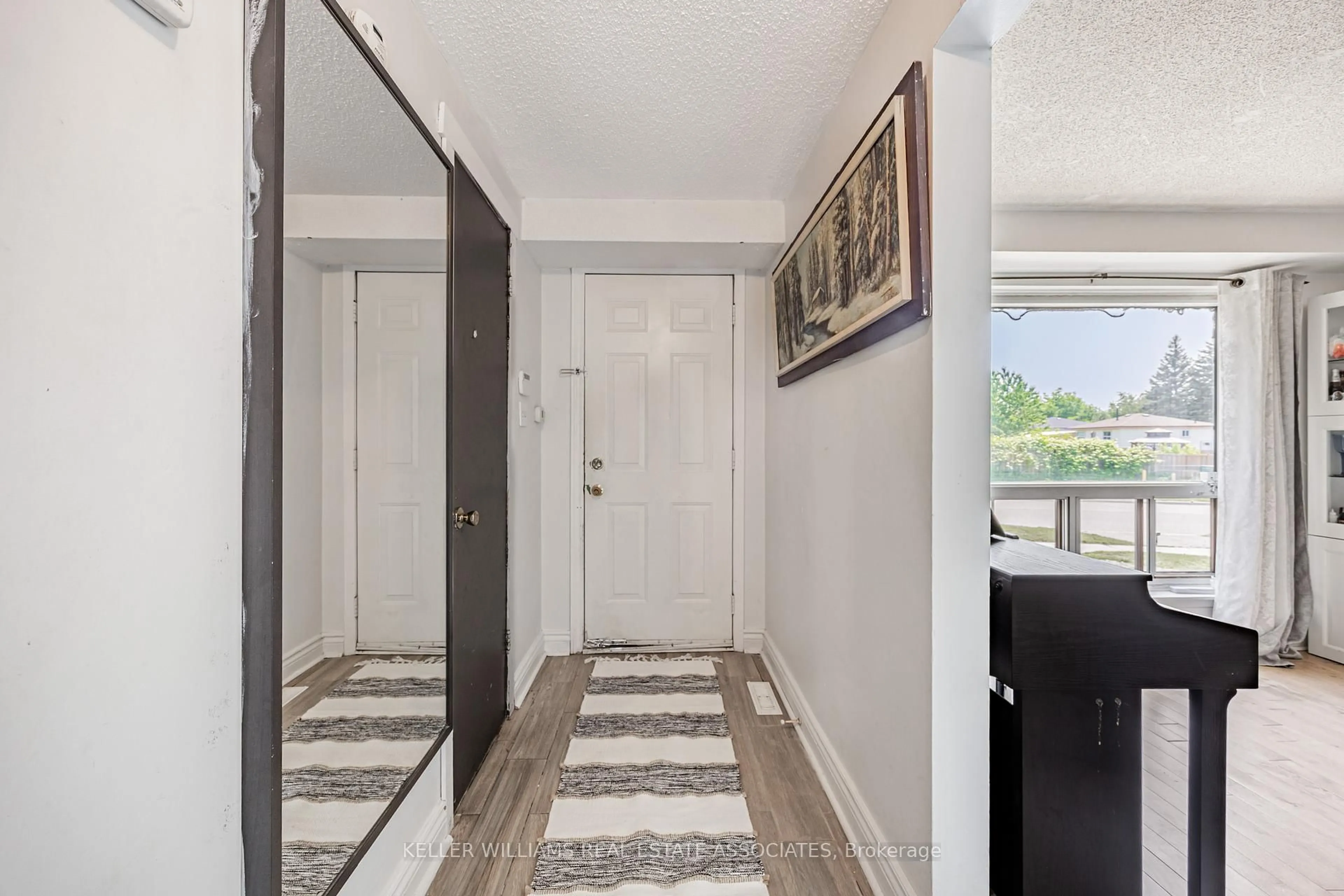 Indoor entryway for 90 Wickson Tr, Toronto Ontario M1B 1P3