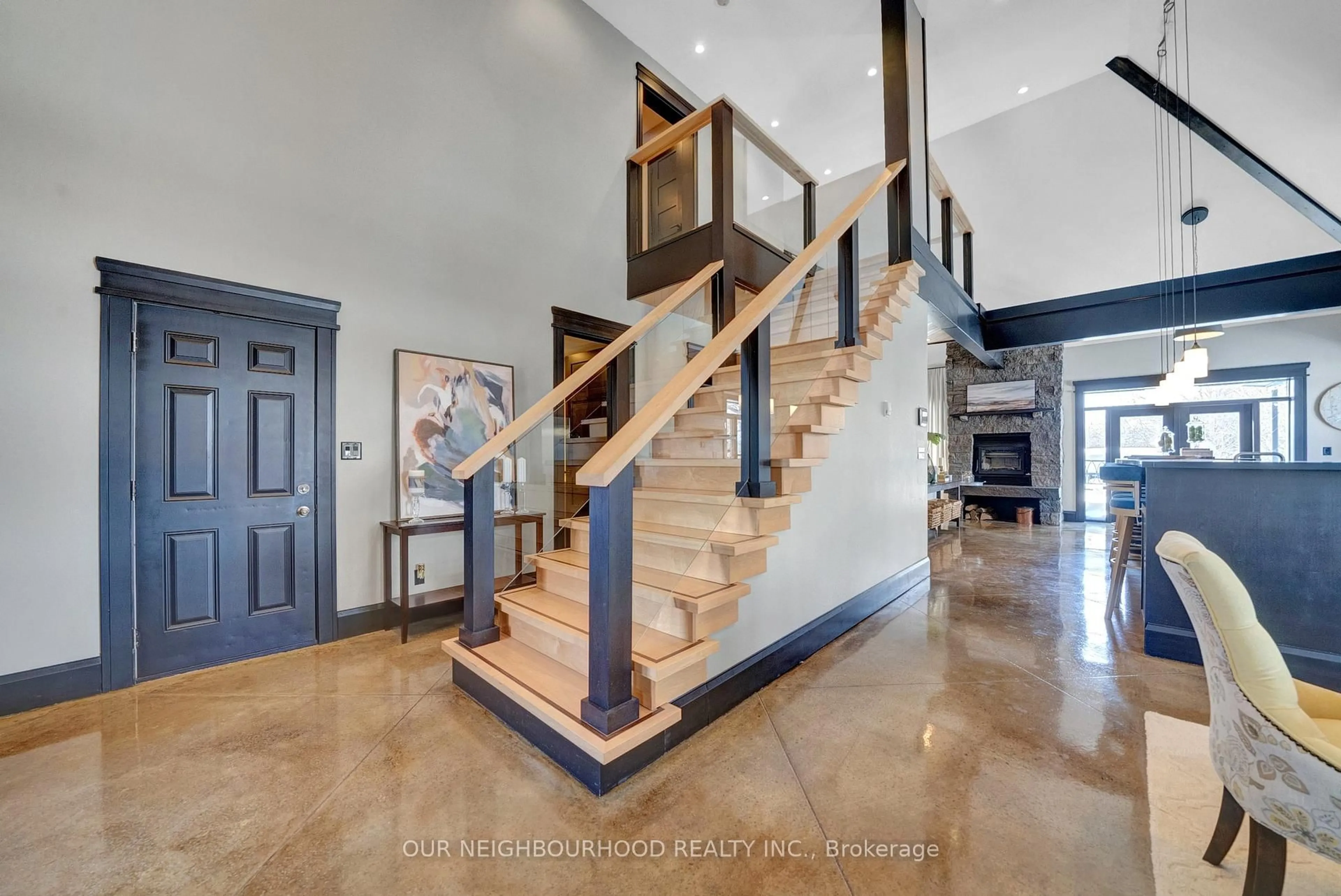 Indoor foyer for 4858 Trulls Rd, Clarington Ontario L0B 1J0