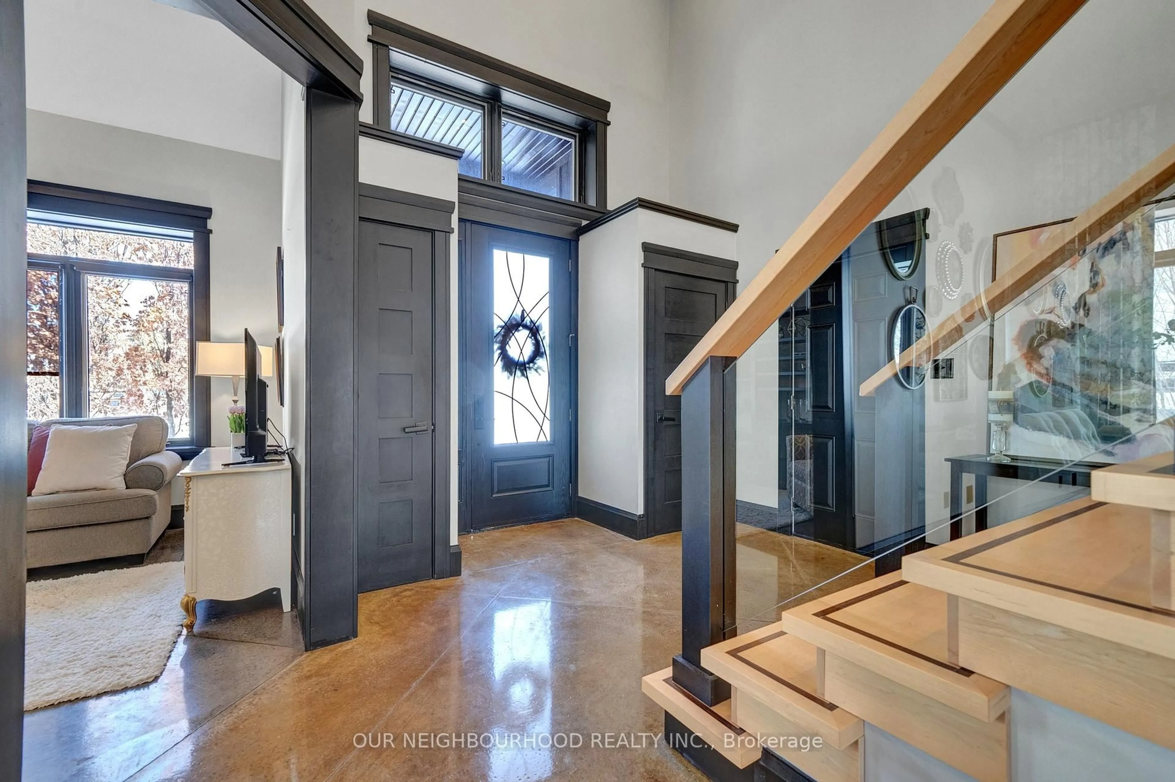 Indoor foyer for 4858 Trulls Rd, Clarington Ontario L0B 1J0