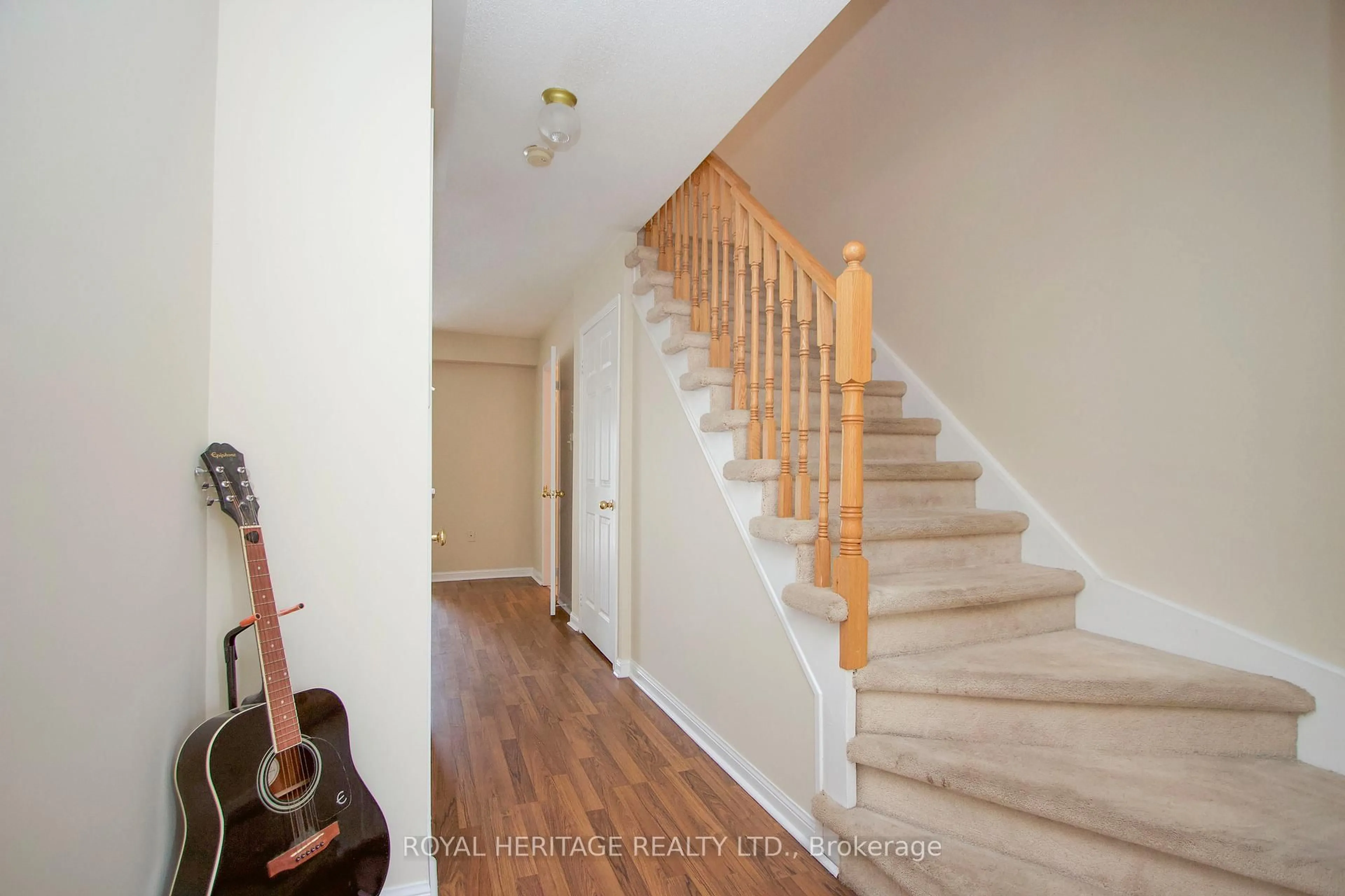Unknown for 7 Fawcett Ave, Whitby Ontario L1R 2Z4